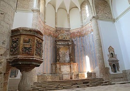 Interior de San Agustín, en restauración con ayuda de los vecinos.