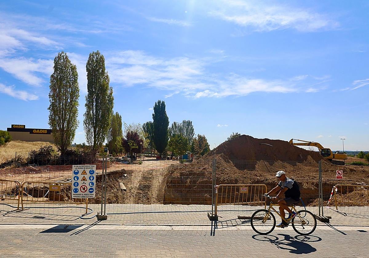 Obras en la parcela donde Mercadona levantará su supermercado.