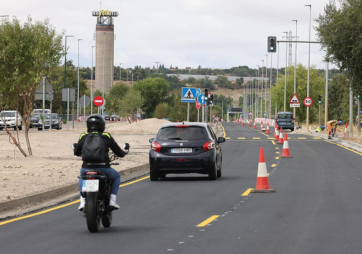 La VA-20, en sentido norte a la altura de Mercaolid, abierta al tráfico este miércoles.