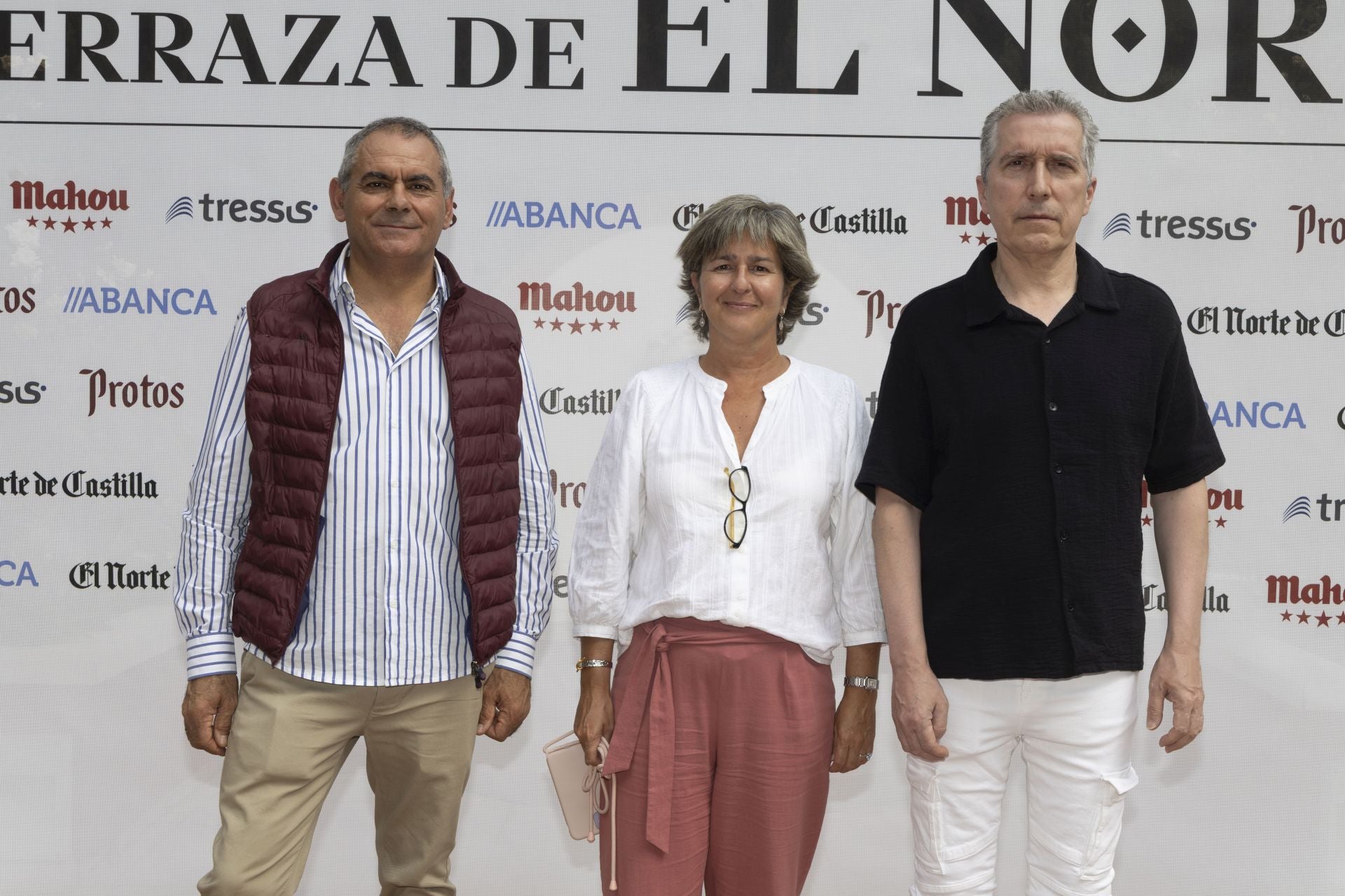 José María Redondo, Charo López (El Norte) y Juan Carlos García, de ASVEPREVA.