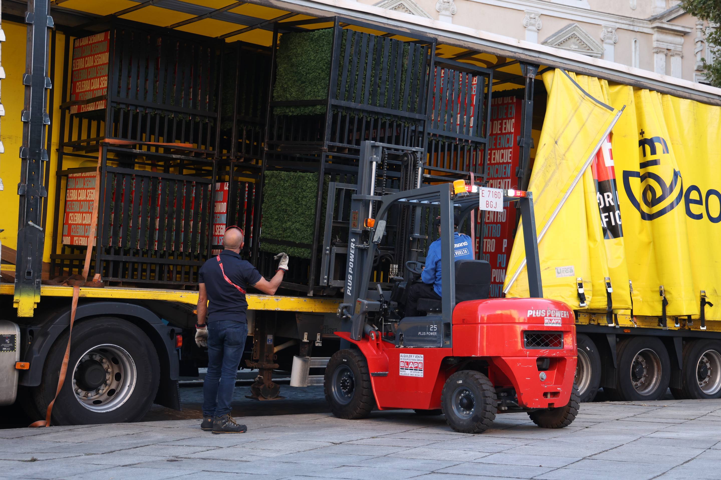 Los preparativos de La Vuelta en Valladolid, en imágenes