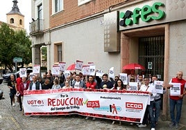 Protesta de los sindicatos ante la Federación Empresarial Segoviana.