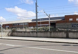 Barrera del ferrocarril a su paso por Palencia.