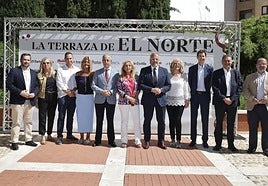 Luis Matarranz, secretario del grupo provincial Vox, Laura Primo, concejal en Boecillo, Mario de Fuentes, portavoz de Vox en la Diputación, Rebeca Arroyo, procuradora de Las Cortes, Pablo Sáez, diputado nacional, Isabel Pérez, procuradora en Las Cortes, Carlos Pollán, presidente de Las Cortes de Castilla y León, Angélica Ferrándiz, responsable de Relaciones Institucionales de Vox Valladolid, Goyo Ezama, de El Norte, Jesús Jiménez, presidente del Comité Ejecutivo Provincial de Vox, y Luis Carlos Giménez, diputado provincial de Vox