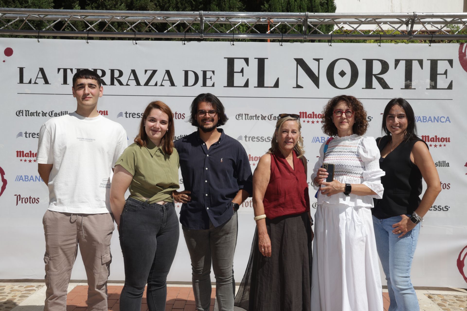 Diego Alonso, Aldara Arranz, Carlos Blanco, Yolanda Solla, Carmen Martín y Esther del Castillo, de El Norte.