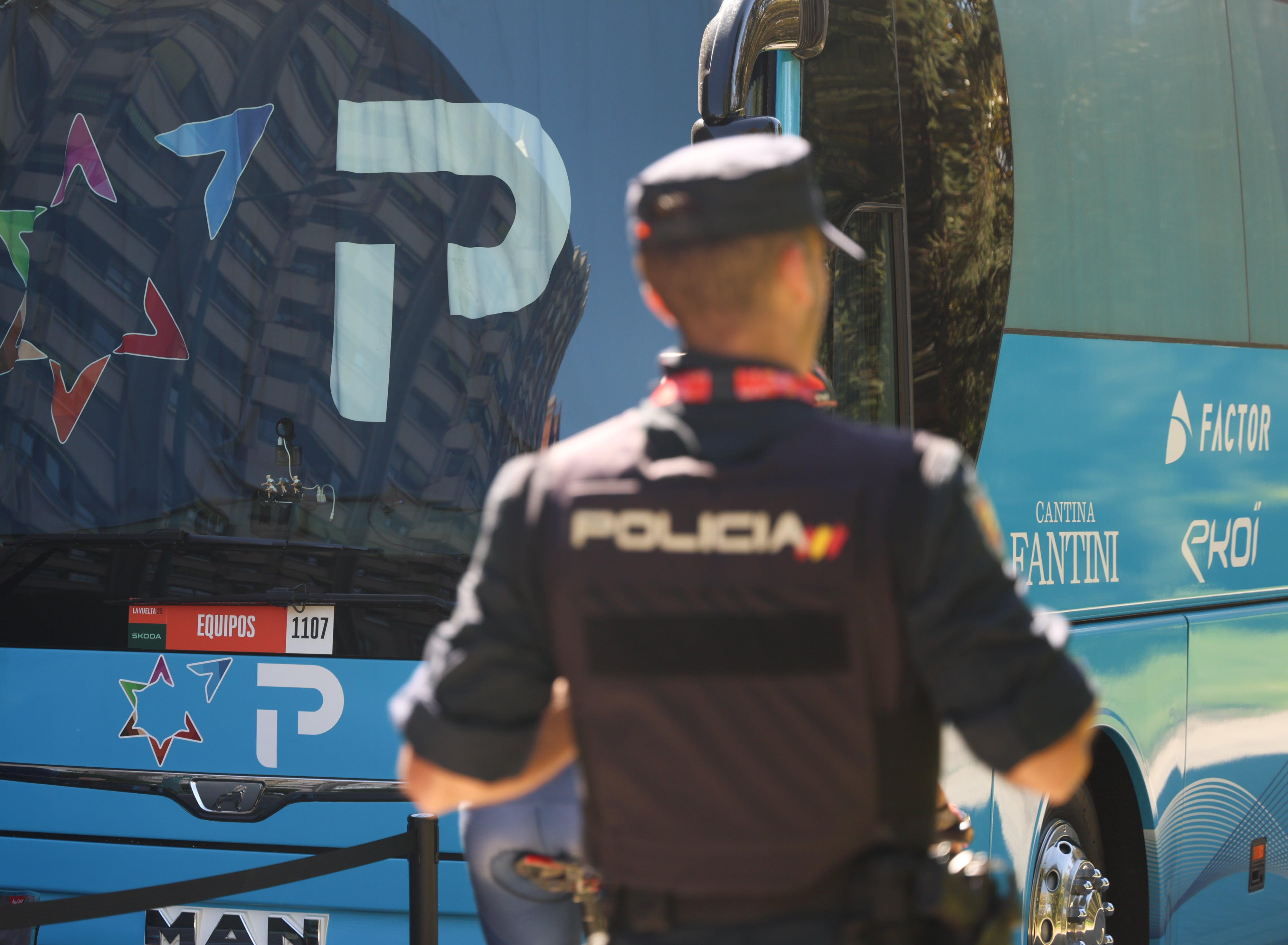 Imágenes del ambiente previo al inicio de La Vuelta