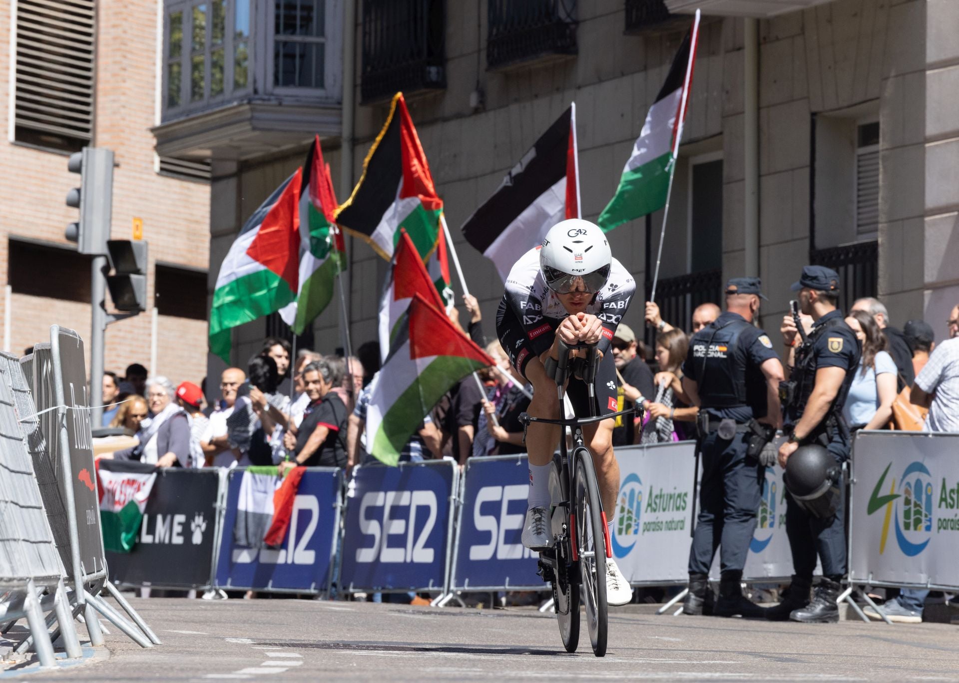 Las imágenes de la celebración de la contrarreloj de La Vuelta a su paso por Valladolid