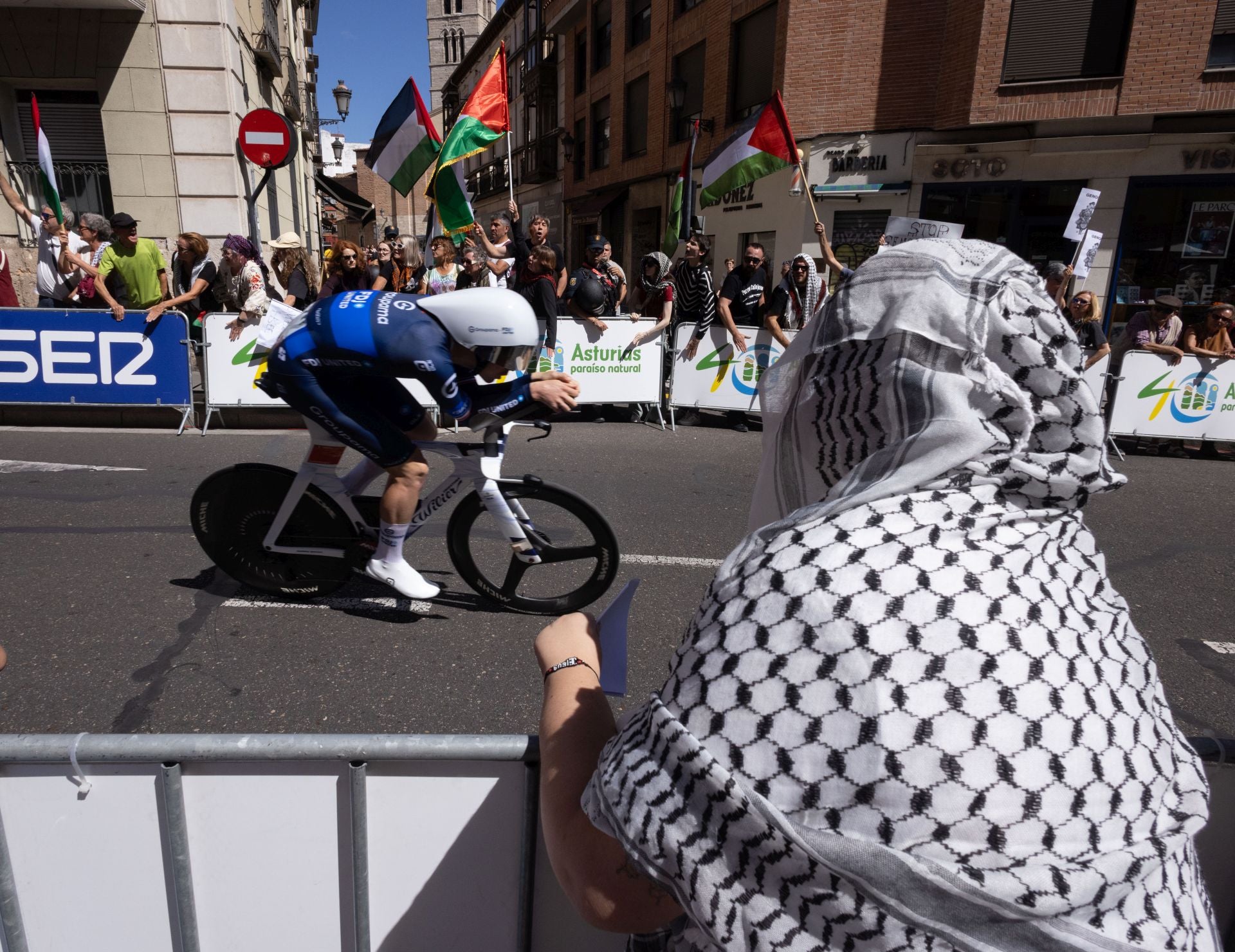 Las imágenes de la celebración de la contrarreloj de La Vuelta a su paso por Valladolid