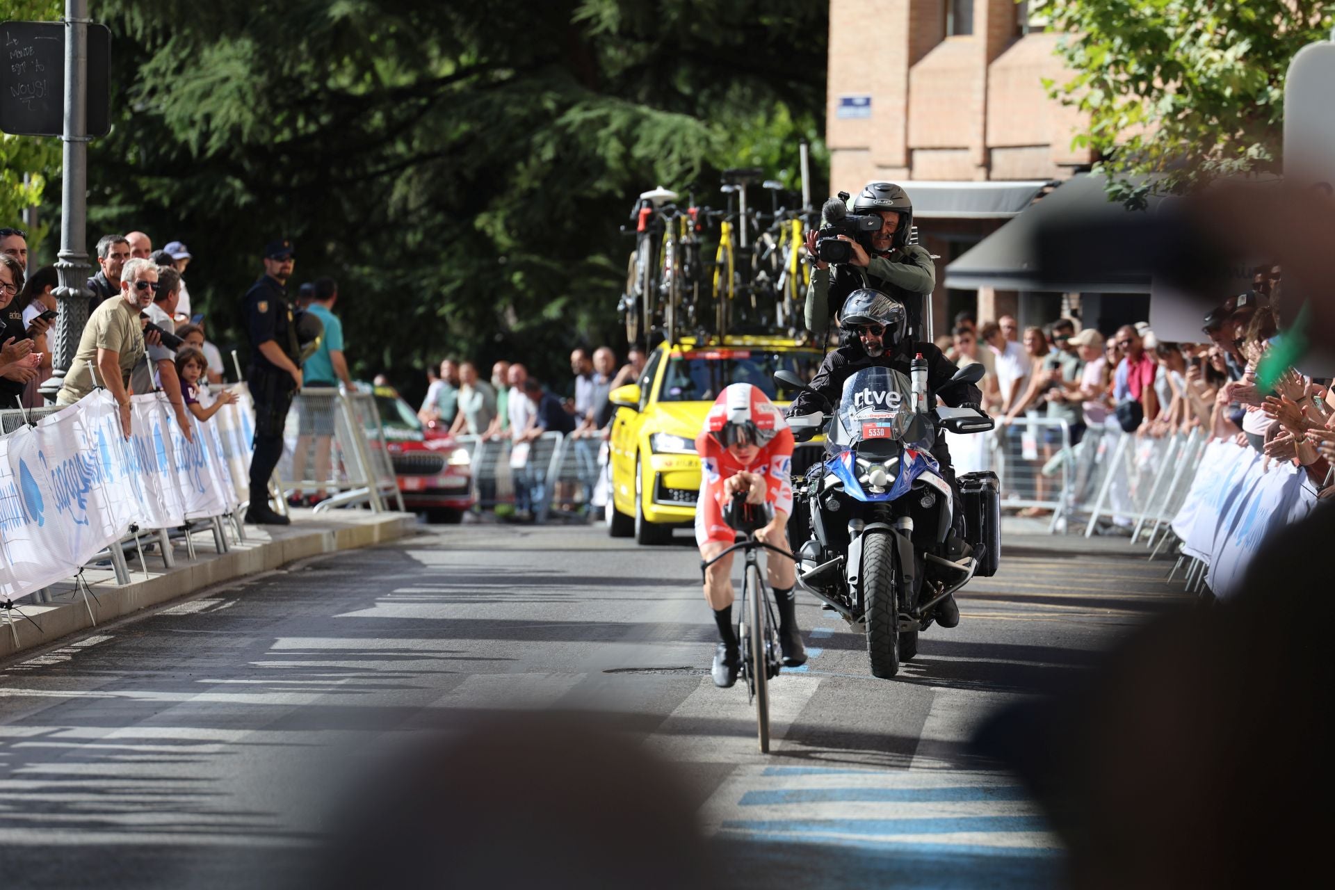 Las imágenes de la celebración de la contrarreloj de La Vuelta a su paso por Valladolid