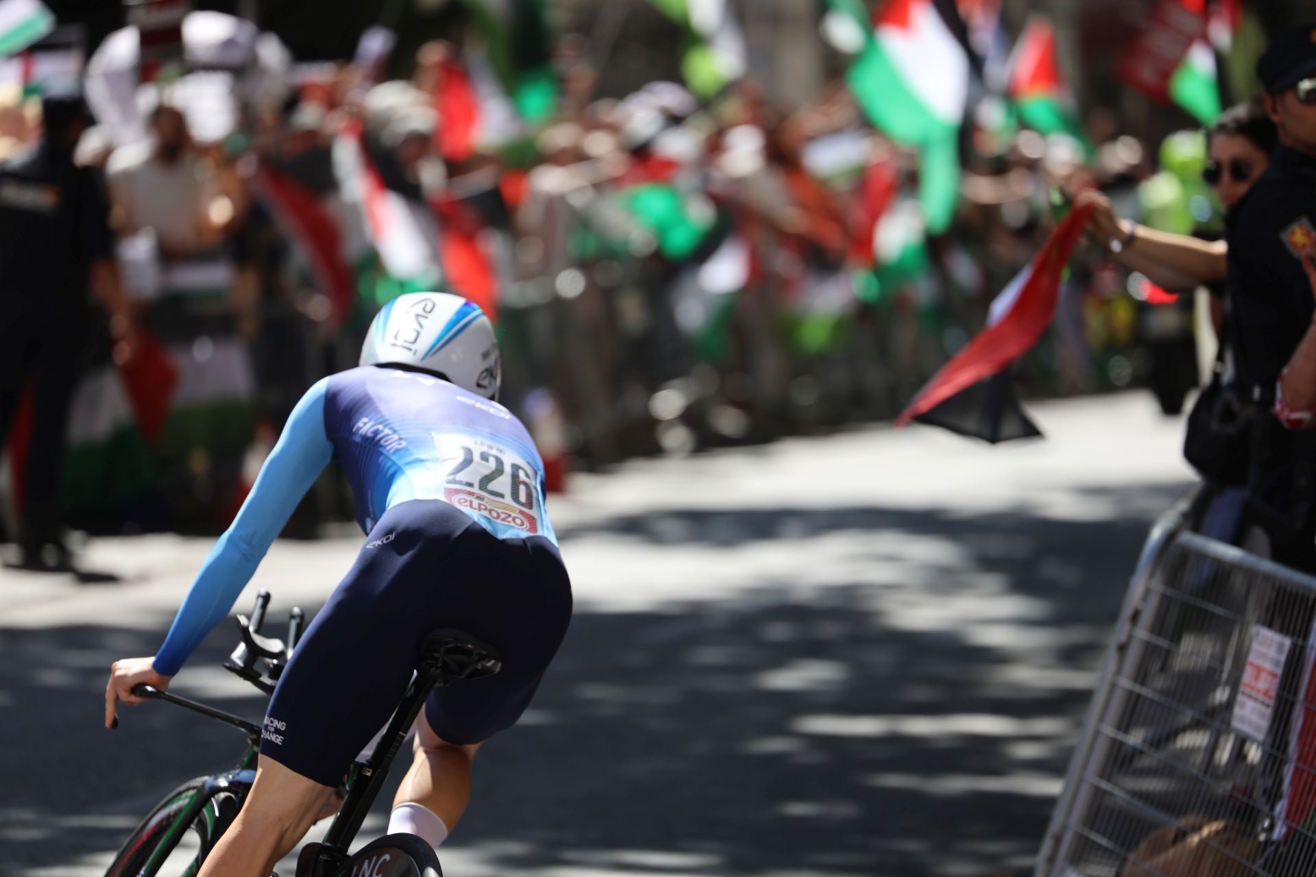 Las imágenes de la celebración de la contrarreloj de La Vuelta a su paso por Valladolid