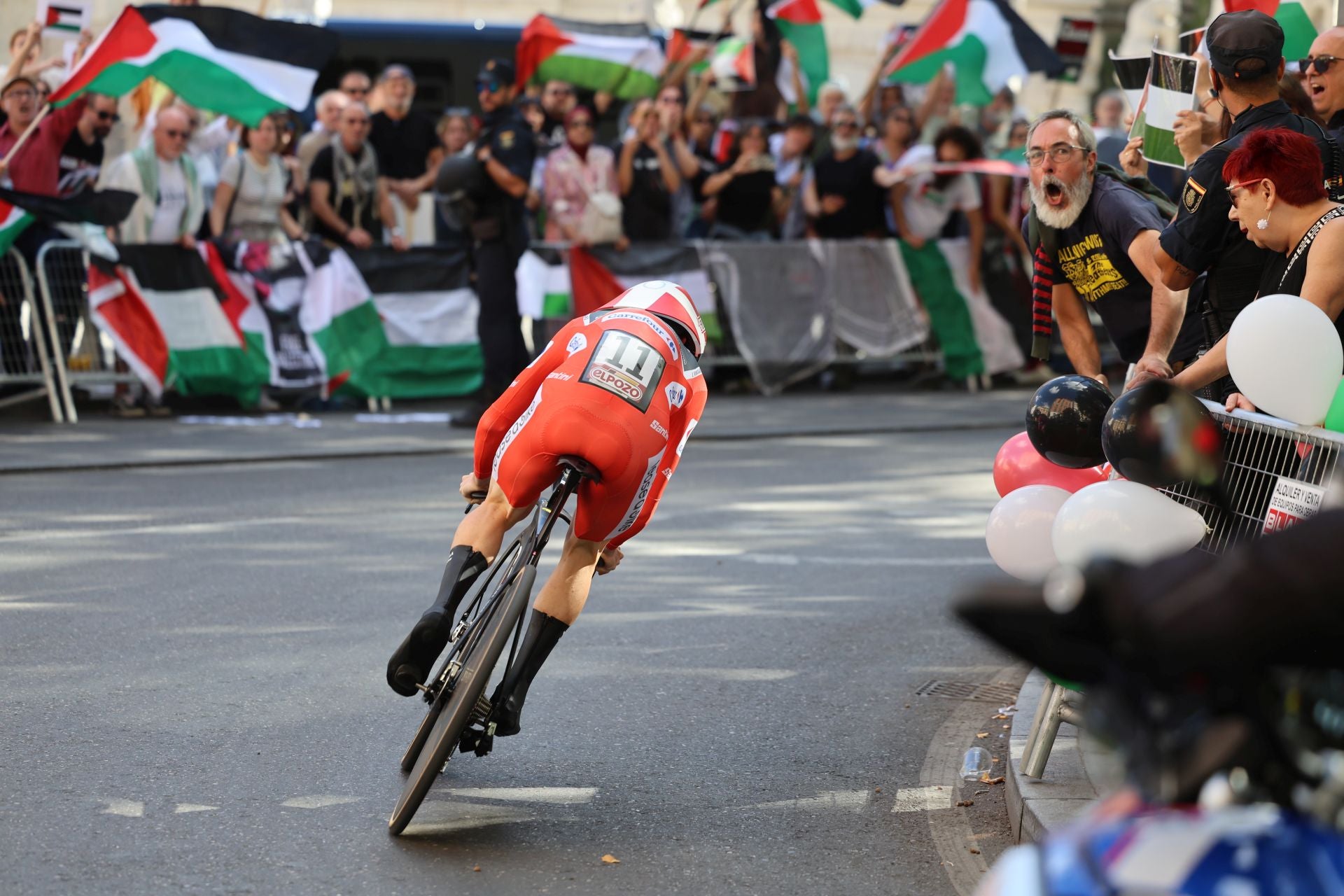 Las imágenes de la celebración de la contrarreloj de La Vuelta a su paso por Valladolid
