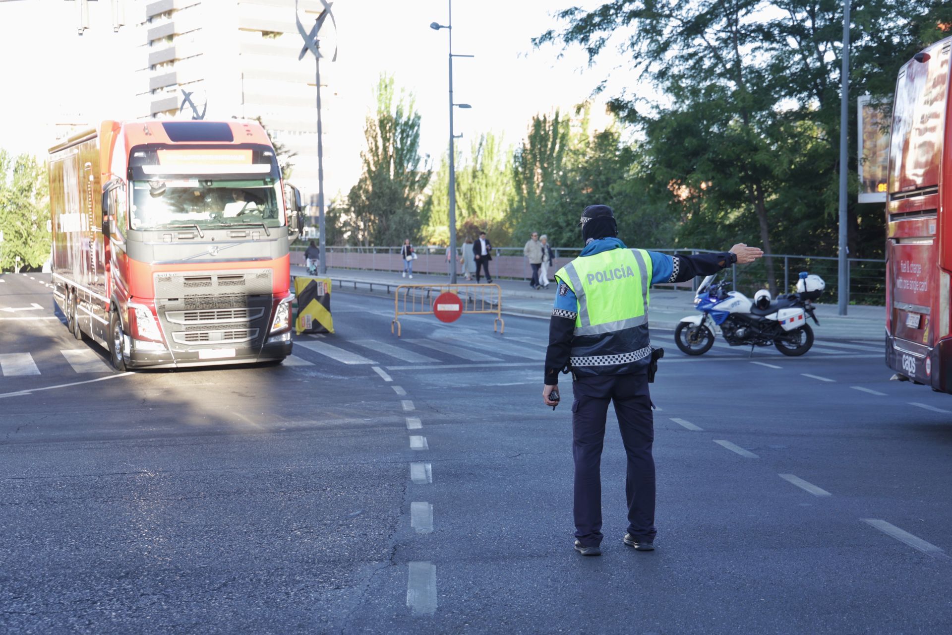 Cortes al tráfico en Isabel la Católica.