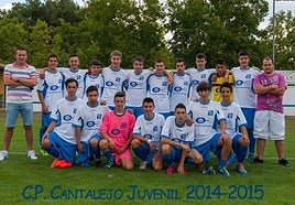 Jorge de Frutos, en el centro y de pie, con el equipo briquero.