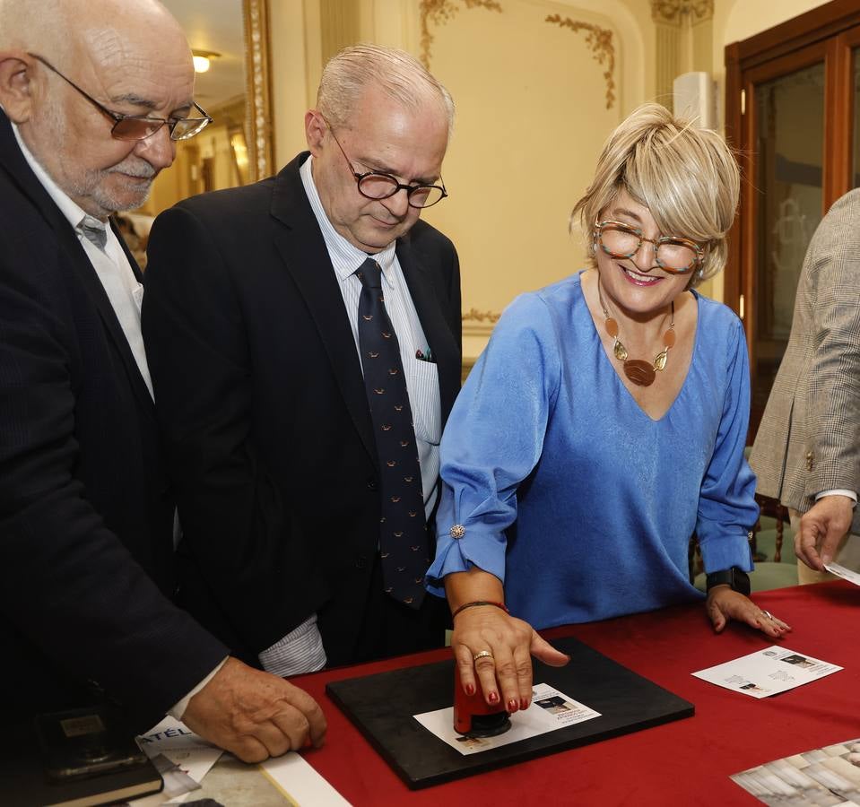 Así es la exposición en honor a Luis González en el Casino