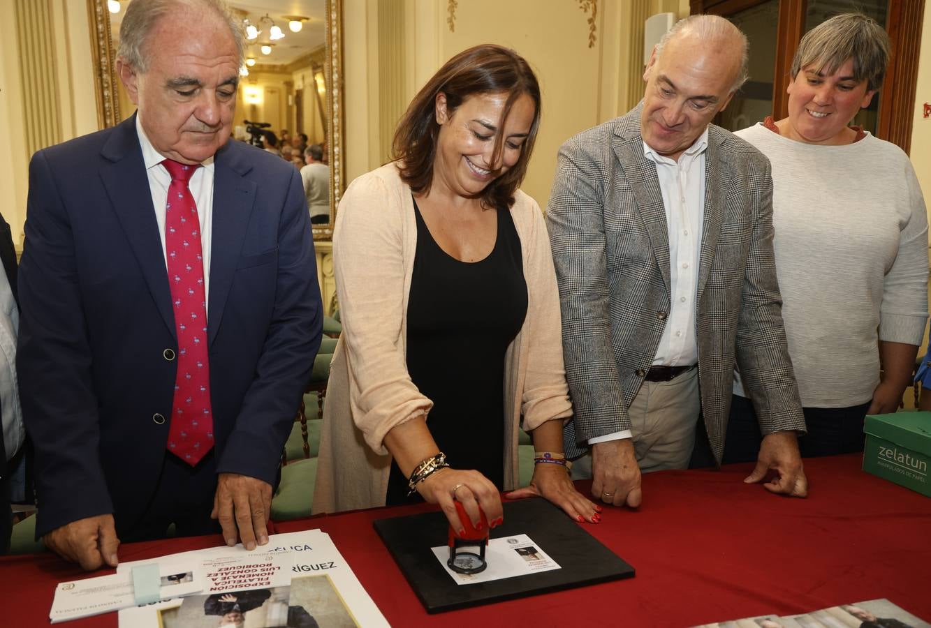 Así es la exposición en honor a Luis González en el Casino