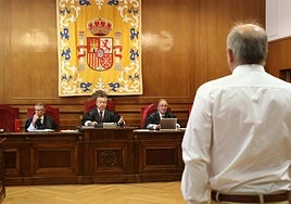 El acusado presta declaración ante los magistrados de la Audiencia Provincial.