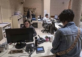Trabajadores de la oficina de recaudación tributaria de la Diputación de Segovia.
