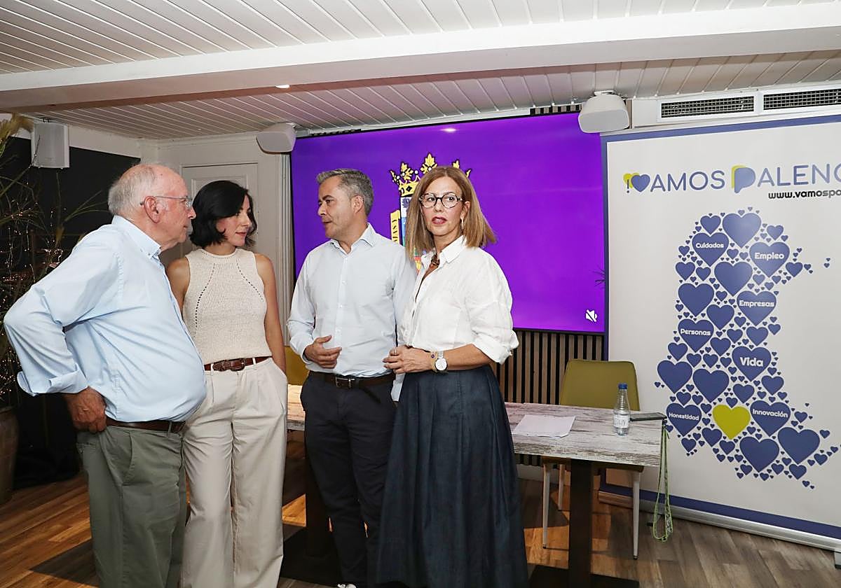 Fidel Ramos, Marta Font, Diego Lamoneda y Maribel Contreras, tras el anuncio de ruptura.