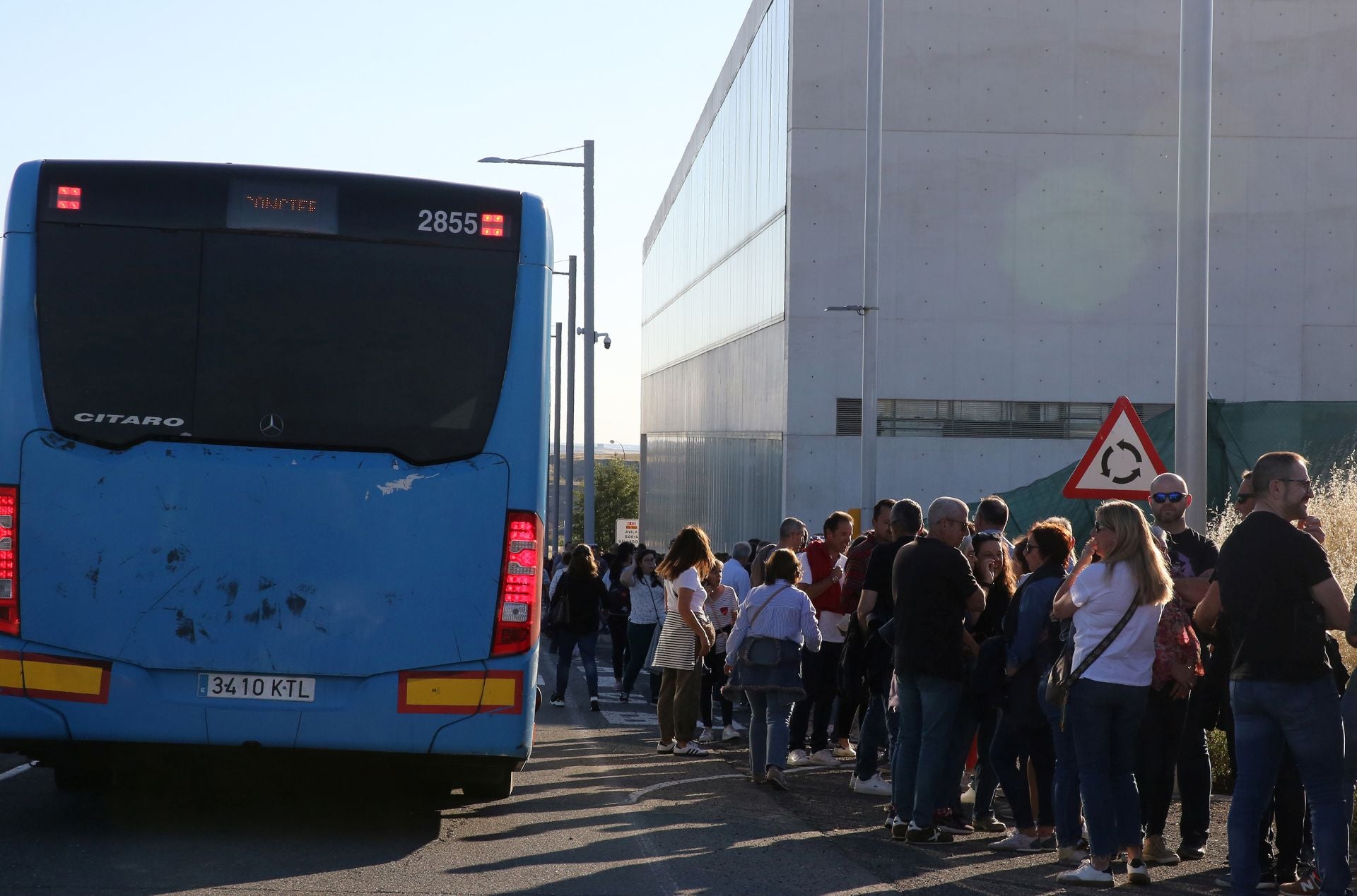 Autobús urbano durante un concierto en el edificio CIDE.