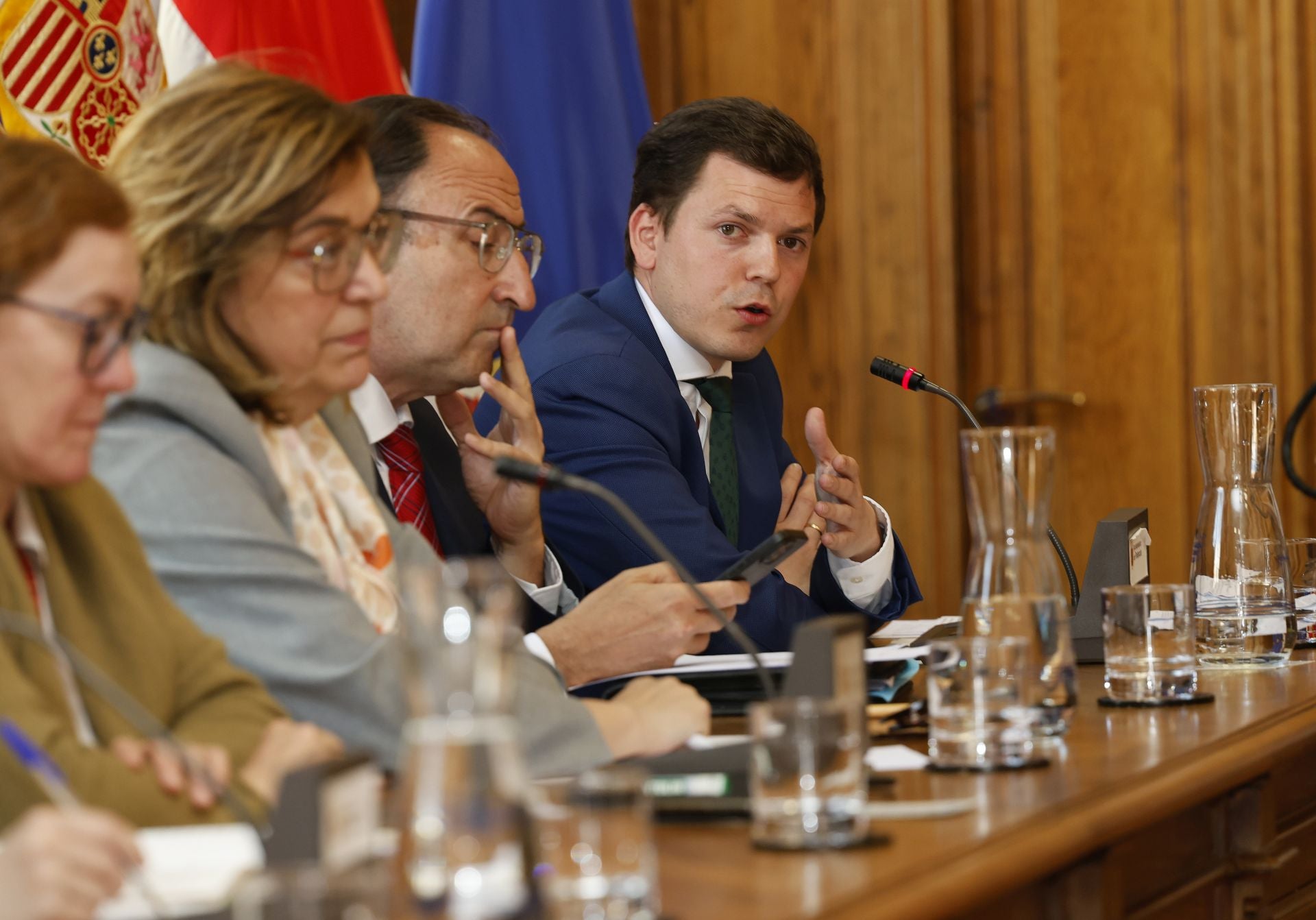 Víctor Torres participa en un pleno del Ayuntamiento de Palencia.