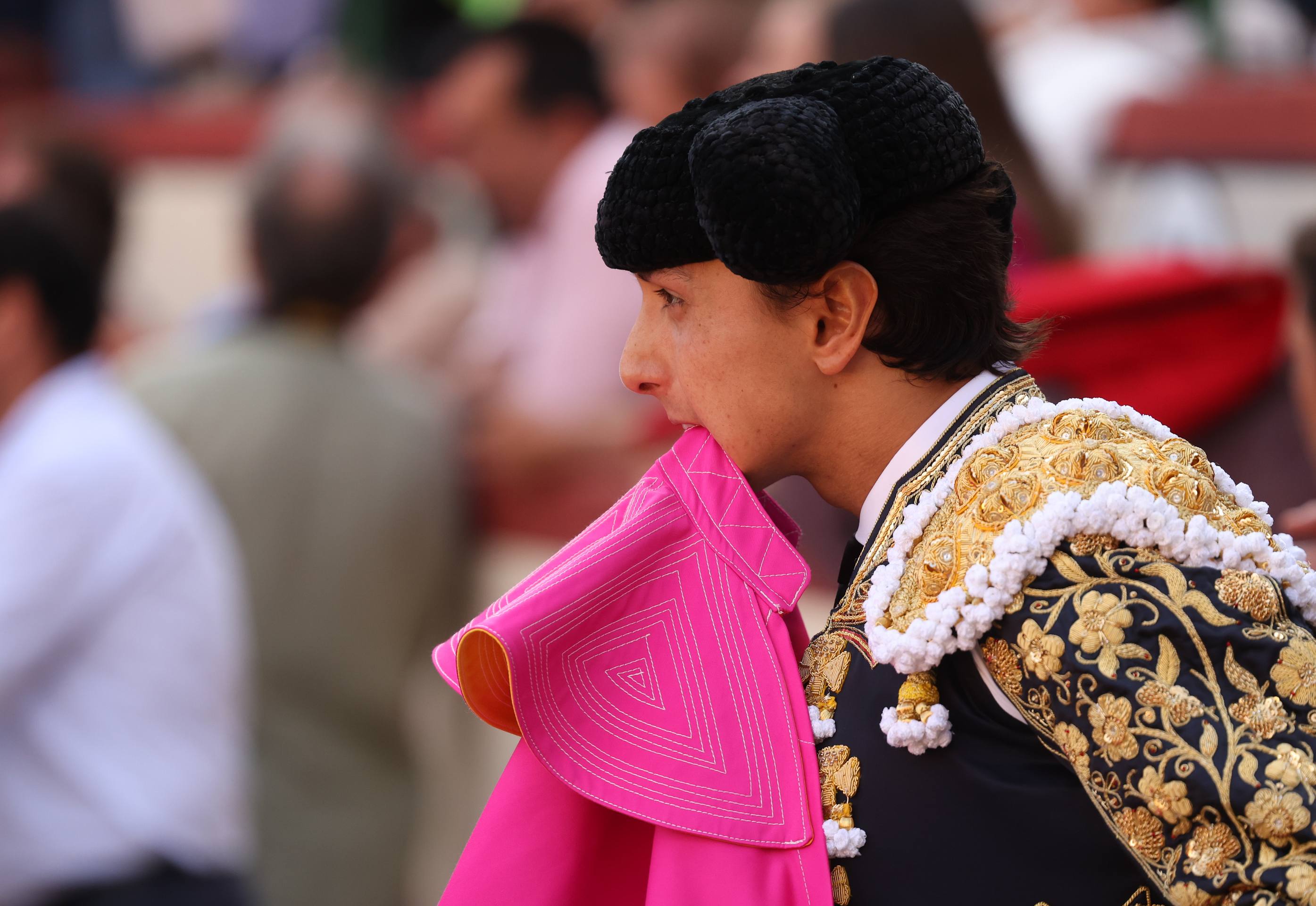 La corrida de toros de la feria de la Virgen de San Lorenzo, en imágenes