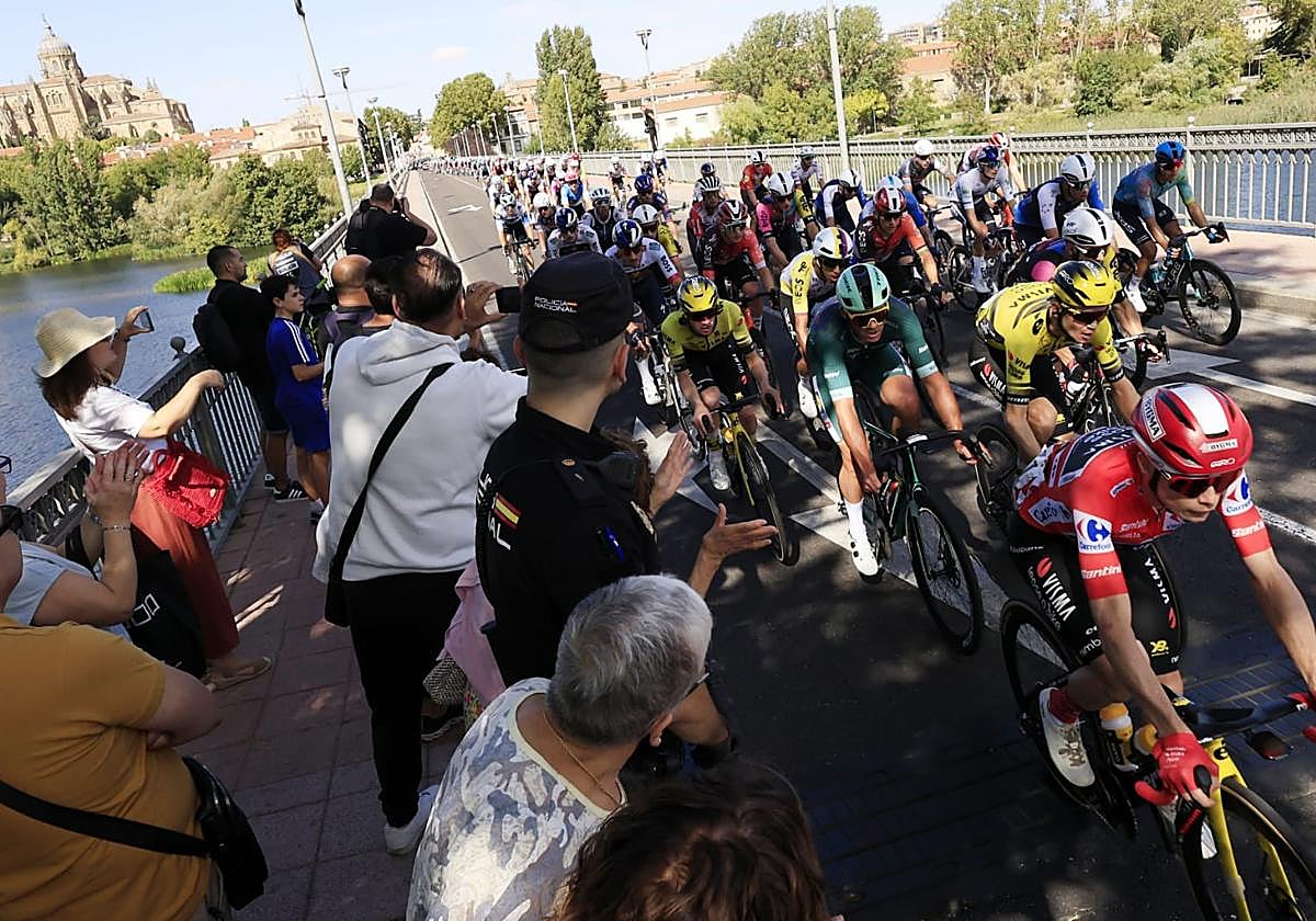 El paso de la Vuelta por Salamanca: más aplausos que banderas y un líder &#039;pillo&#039;