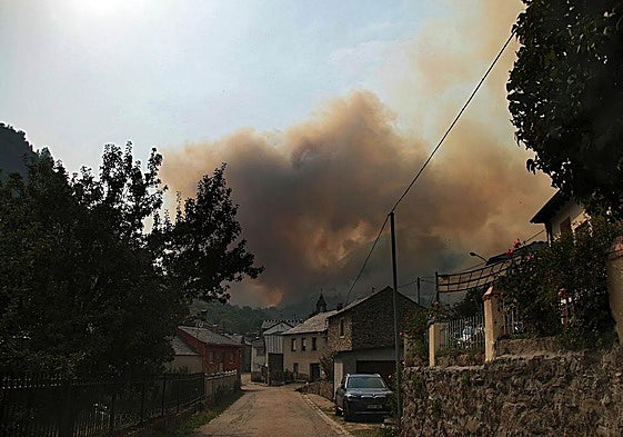 Incendio forestal en la localidad de Fasgar, a mediados del pasado mes de agosto.