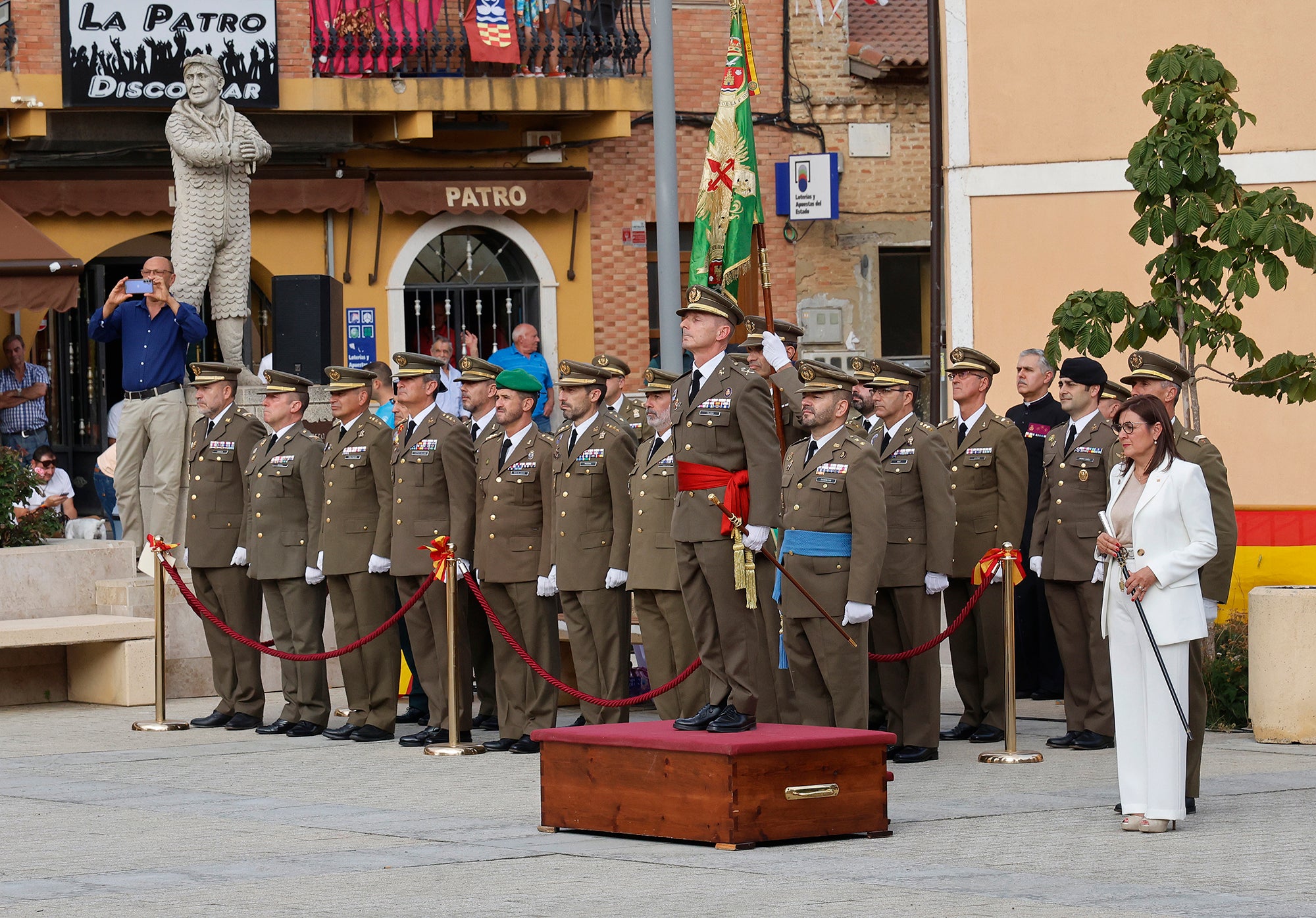 Cisneros homenajea a la bandera