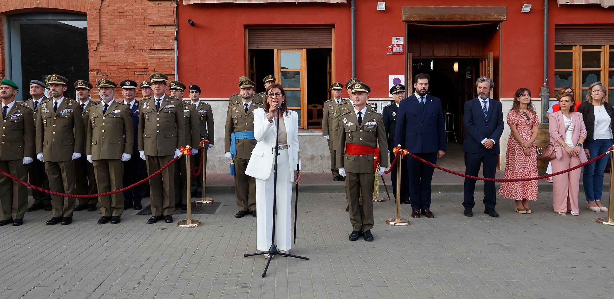 Cisneros homenajea a la bandera