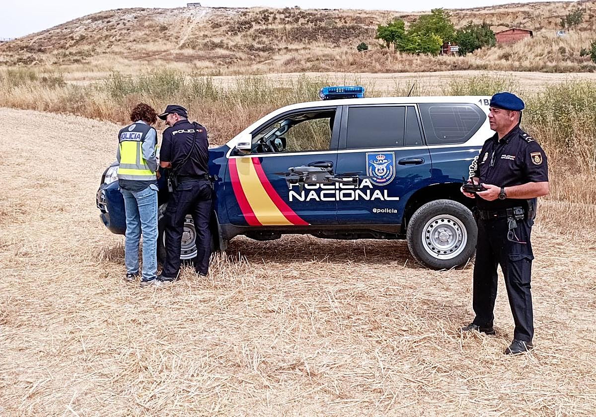 La Policía Nacional empleó drones en la búsqueda de la mujer.