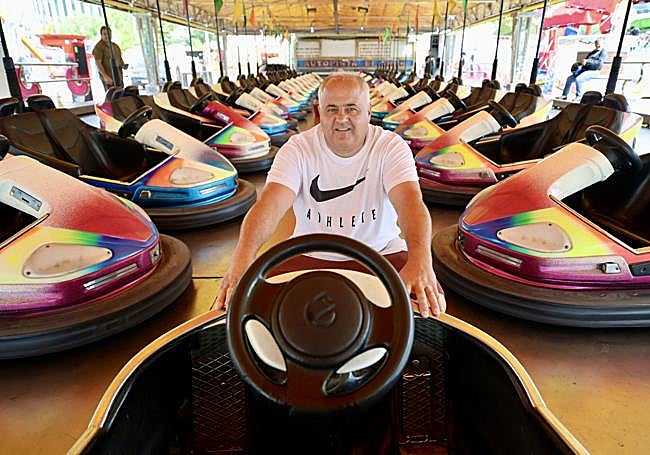 José Miguel Martín 'Sella' en su pista de coches de choque