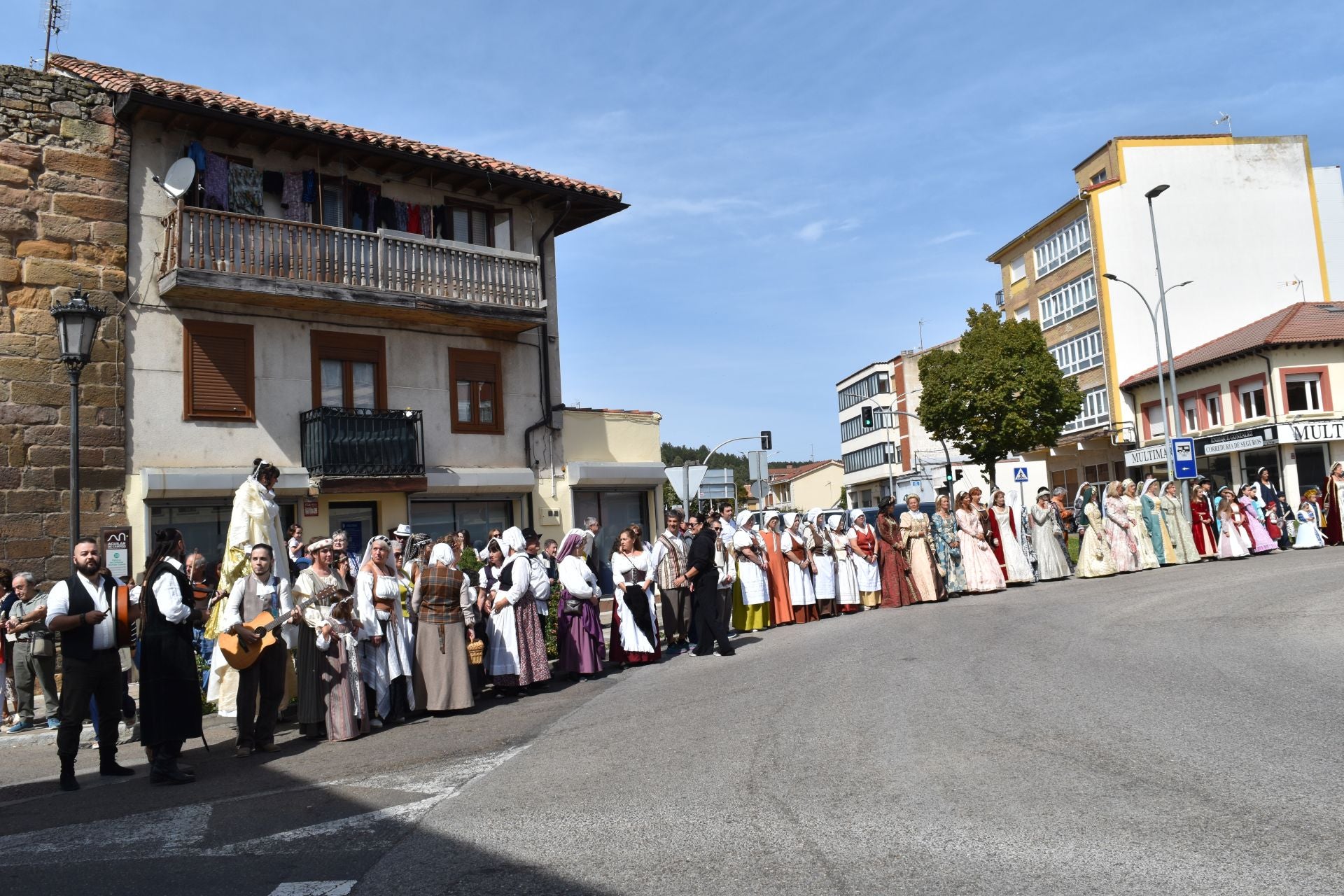 Carlos I y su hermana Leonor regresan a Aguilar de Campoo