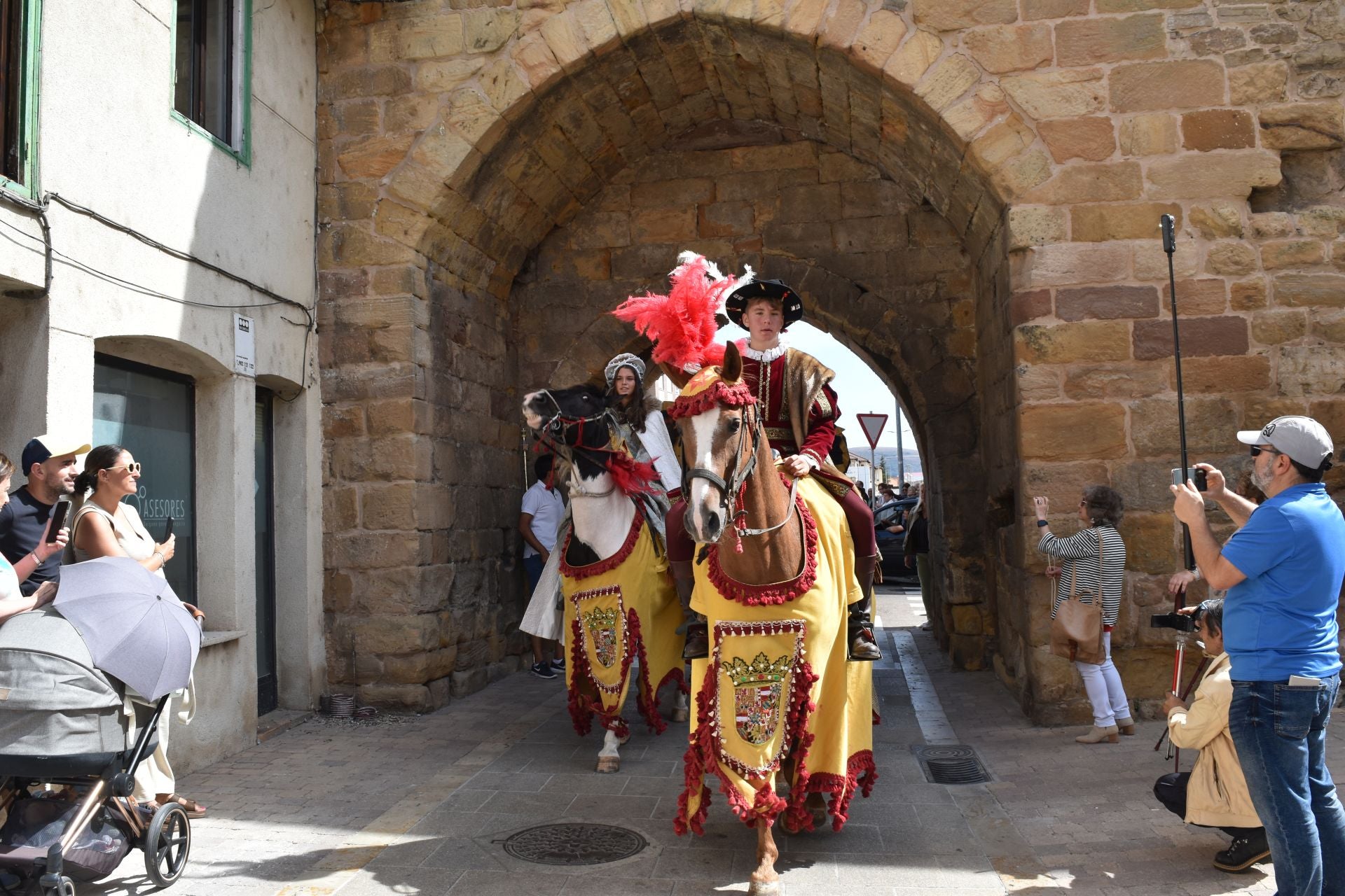 Carlos I y su hermana Leonor regresan a Aguilar de Campoo