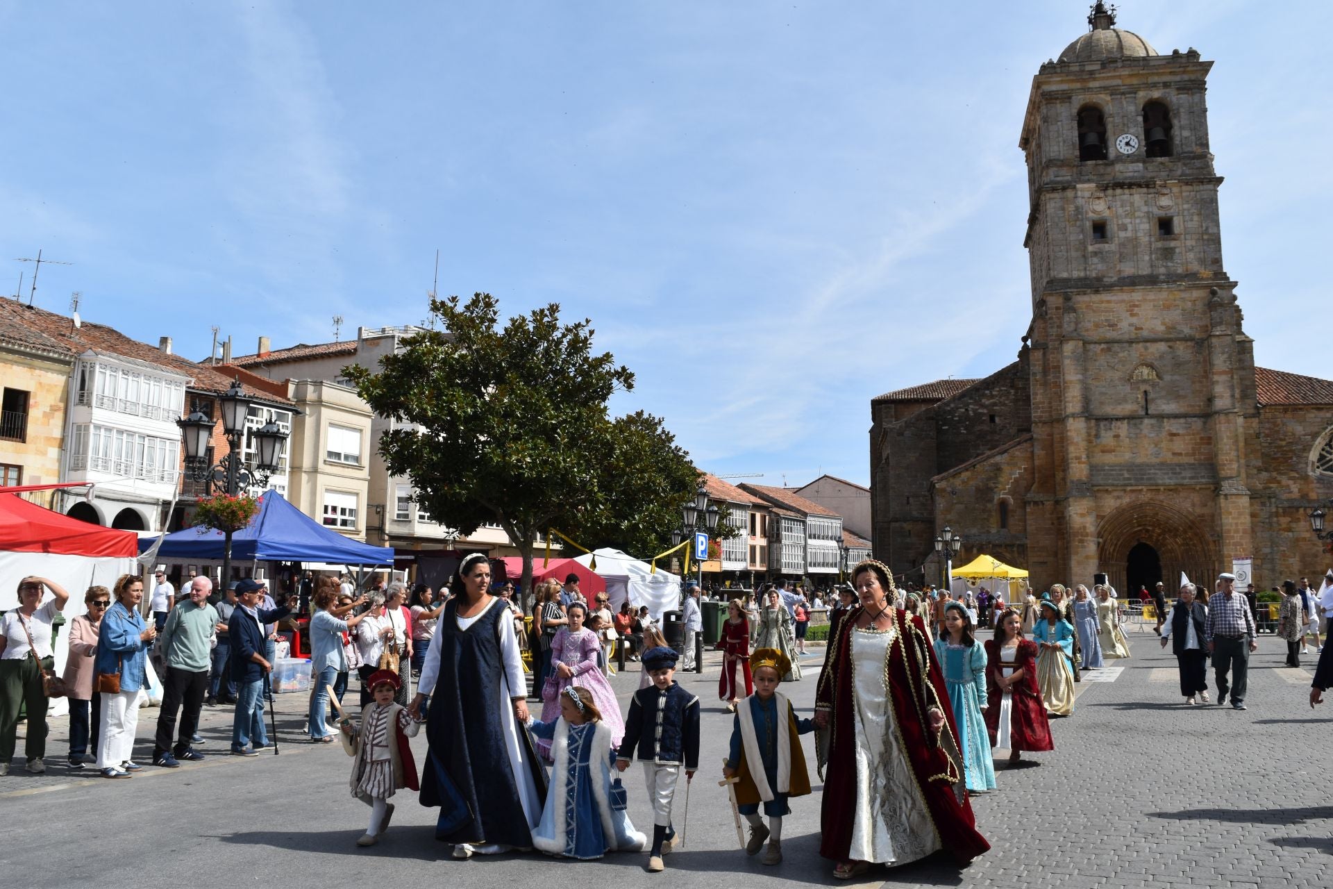 Carlos I y su hermana Leonor regresan a Aguilar de Campoo