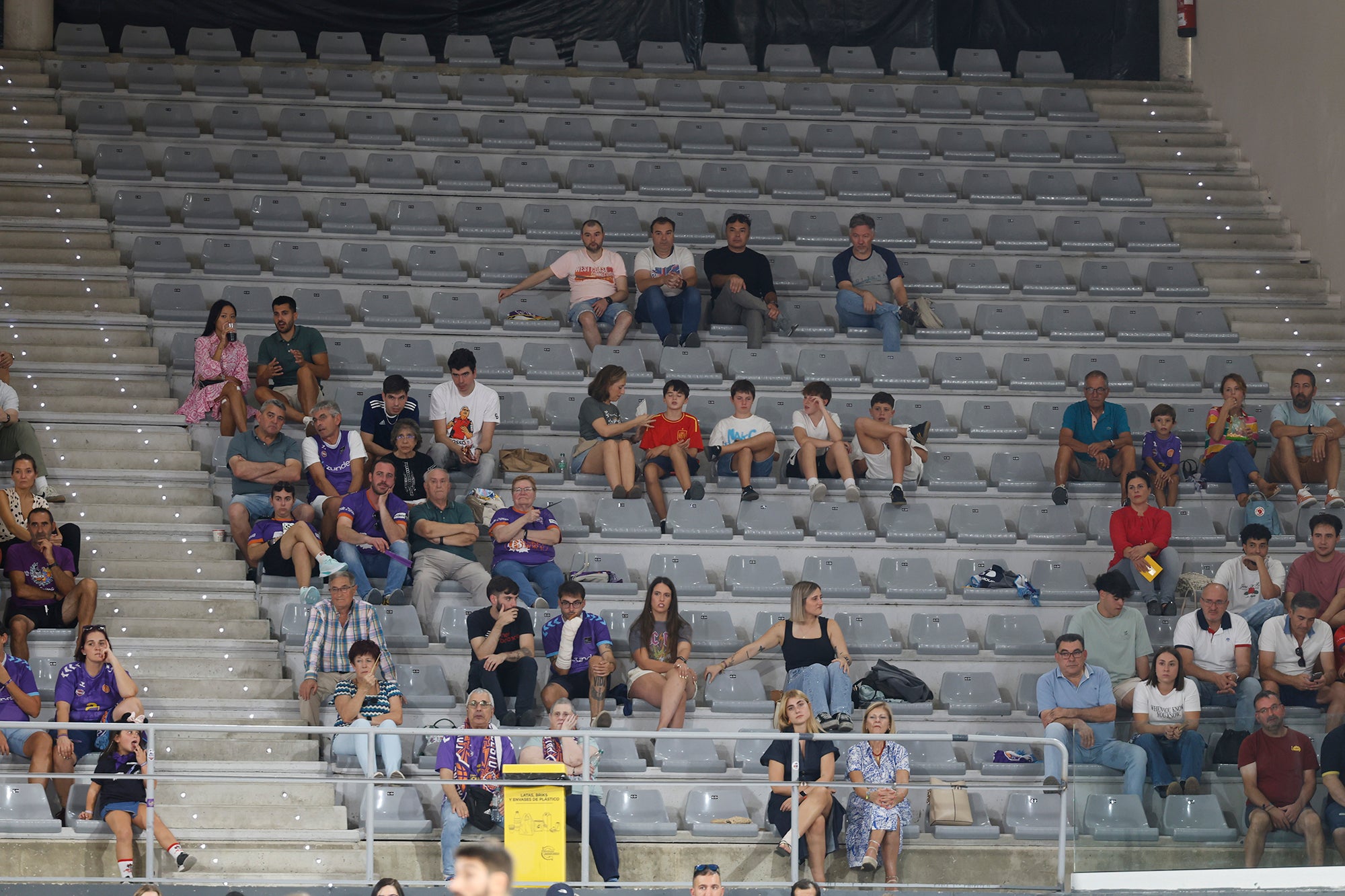 Búscate en las gradas de la final de la Copa Castilla y León de Baloncesto