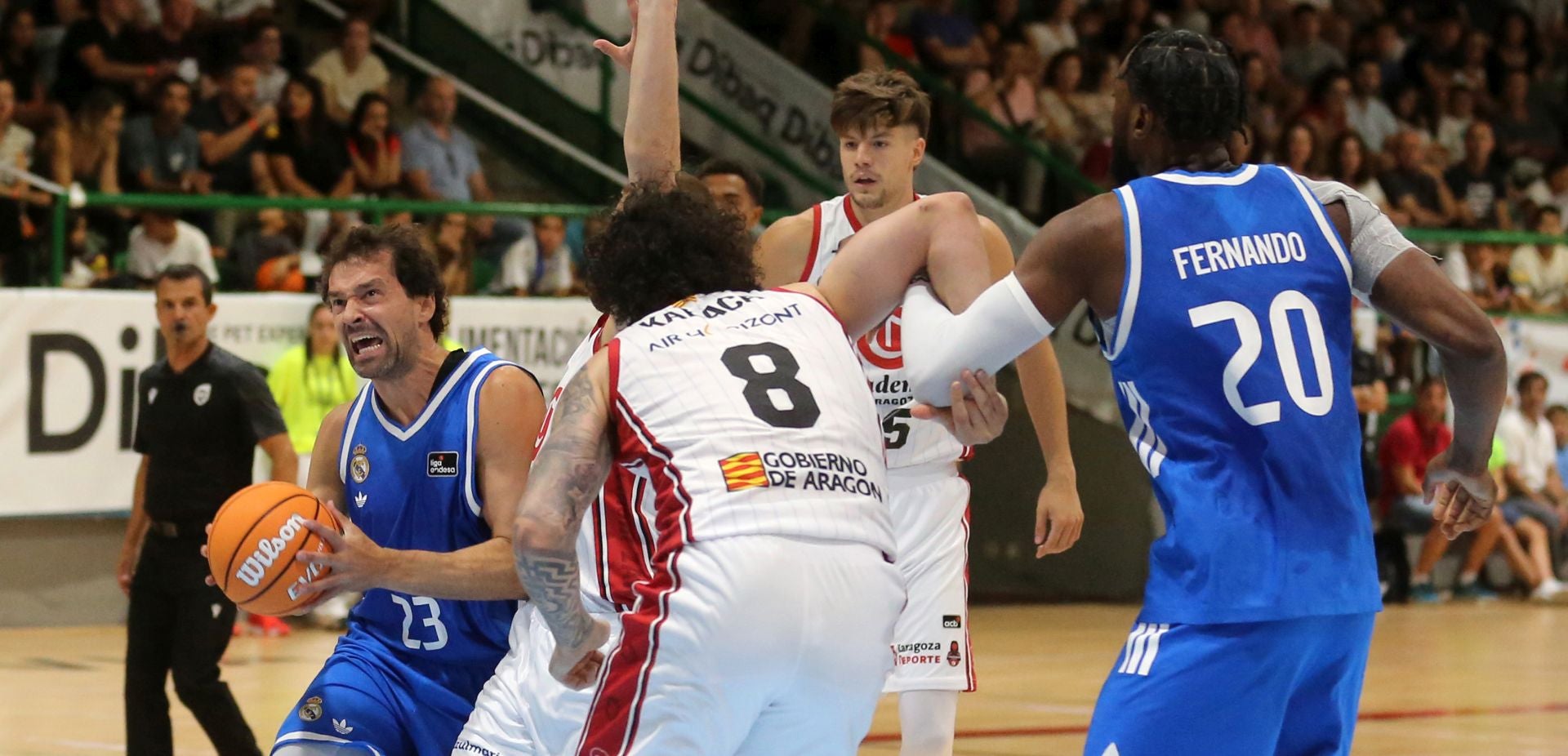 Fotos del partido de baloncesto entre el Madrid y Zaragoza en Segovia