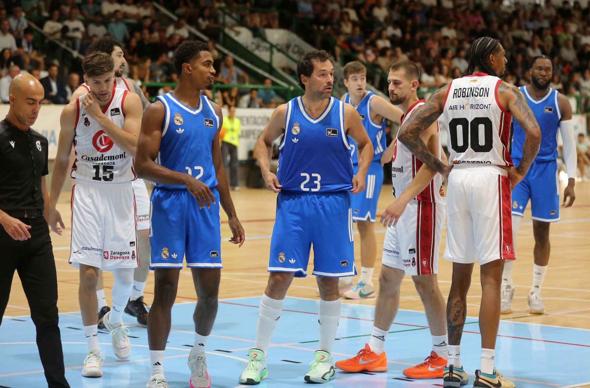 Fotos del partido de baloncesto entre el Madrid y Zaragoza en Segovia