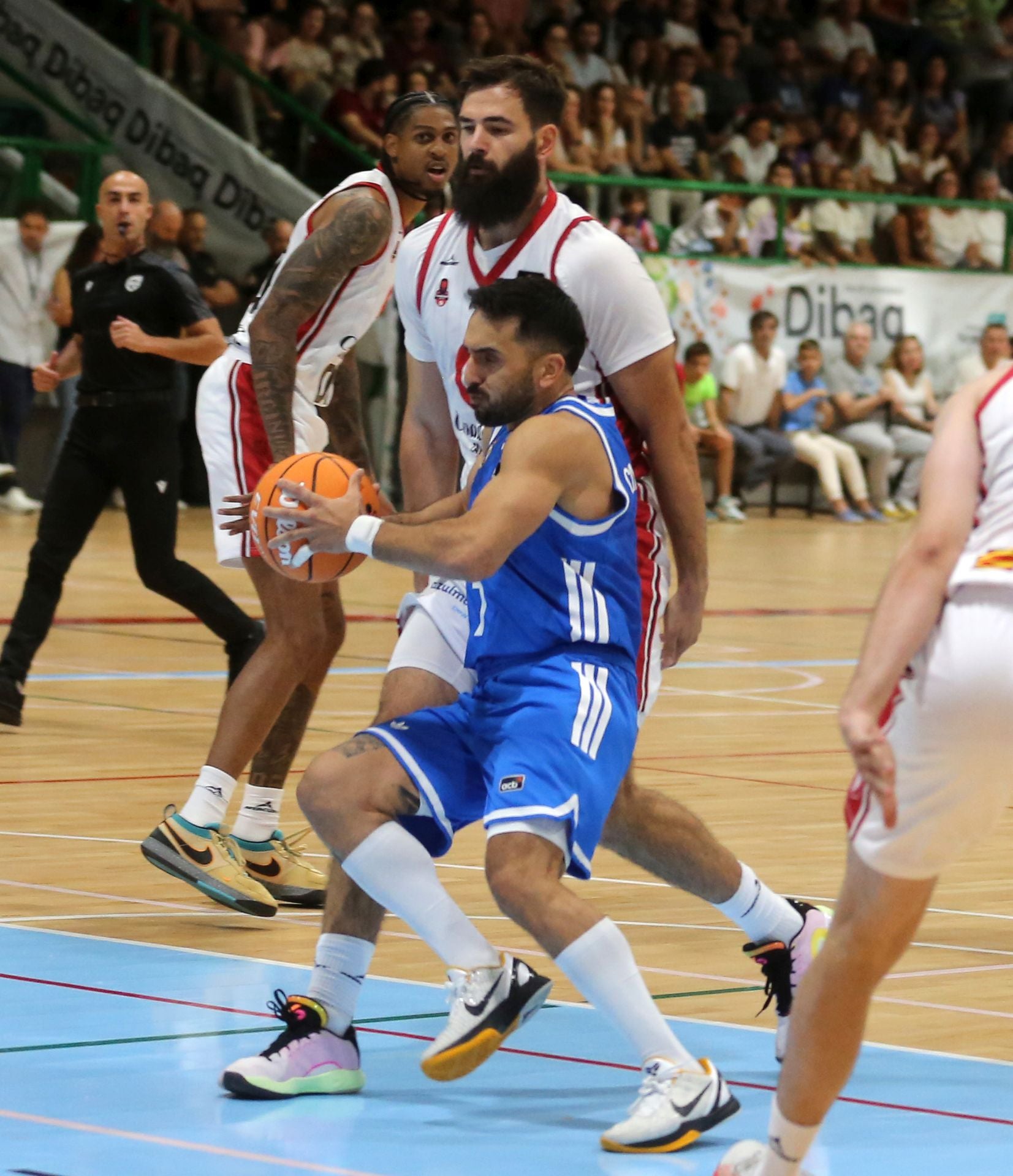 Fotos del partido de baloncesto entre el Madrid y Zaragoza en Segovia