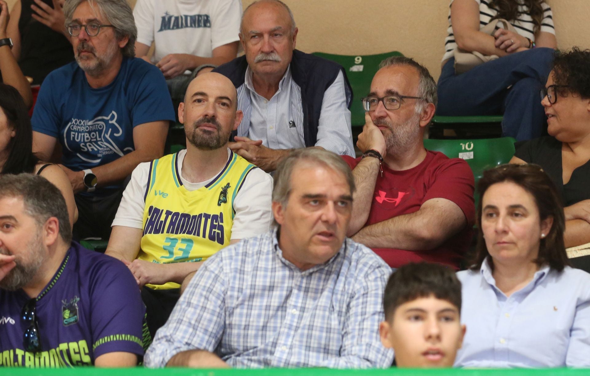 Búscate en las gradas del Pedro Delgado durante el partido del Real Madrid en Segovia