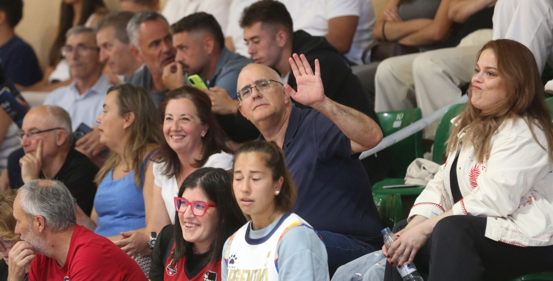 Búscate en las gradas del Pedro Delgado durante el partido del Real Madrid en Segovia