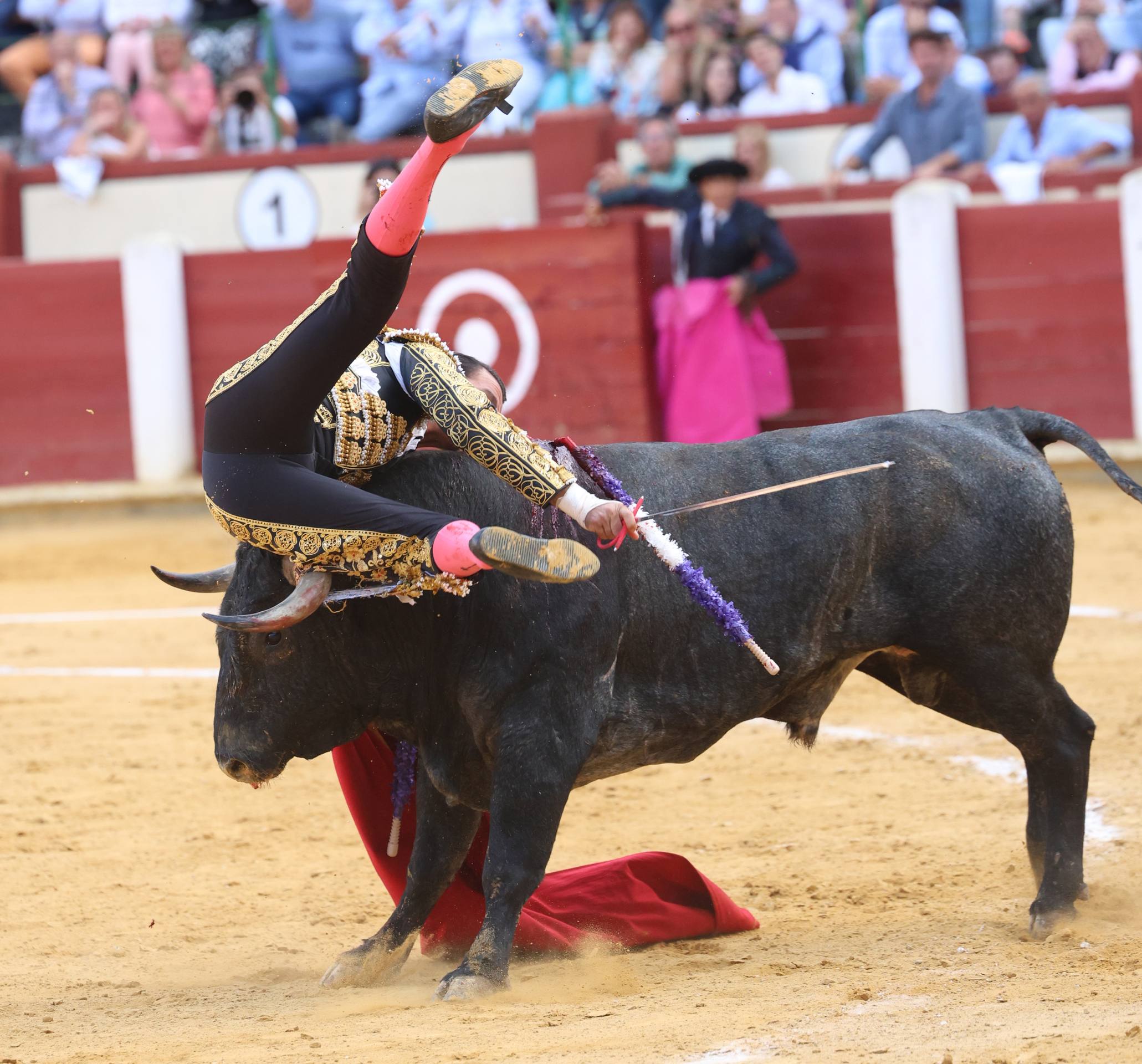 La corrida de toros de Uceda Leal, Jiménez Fortes y Rufo, en imágenes