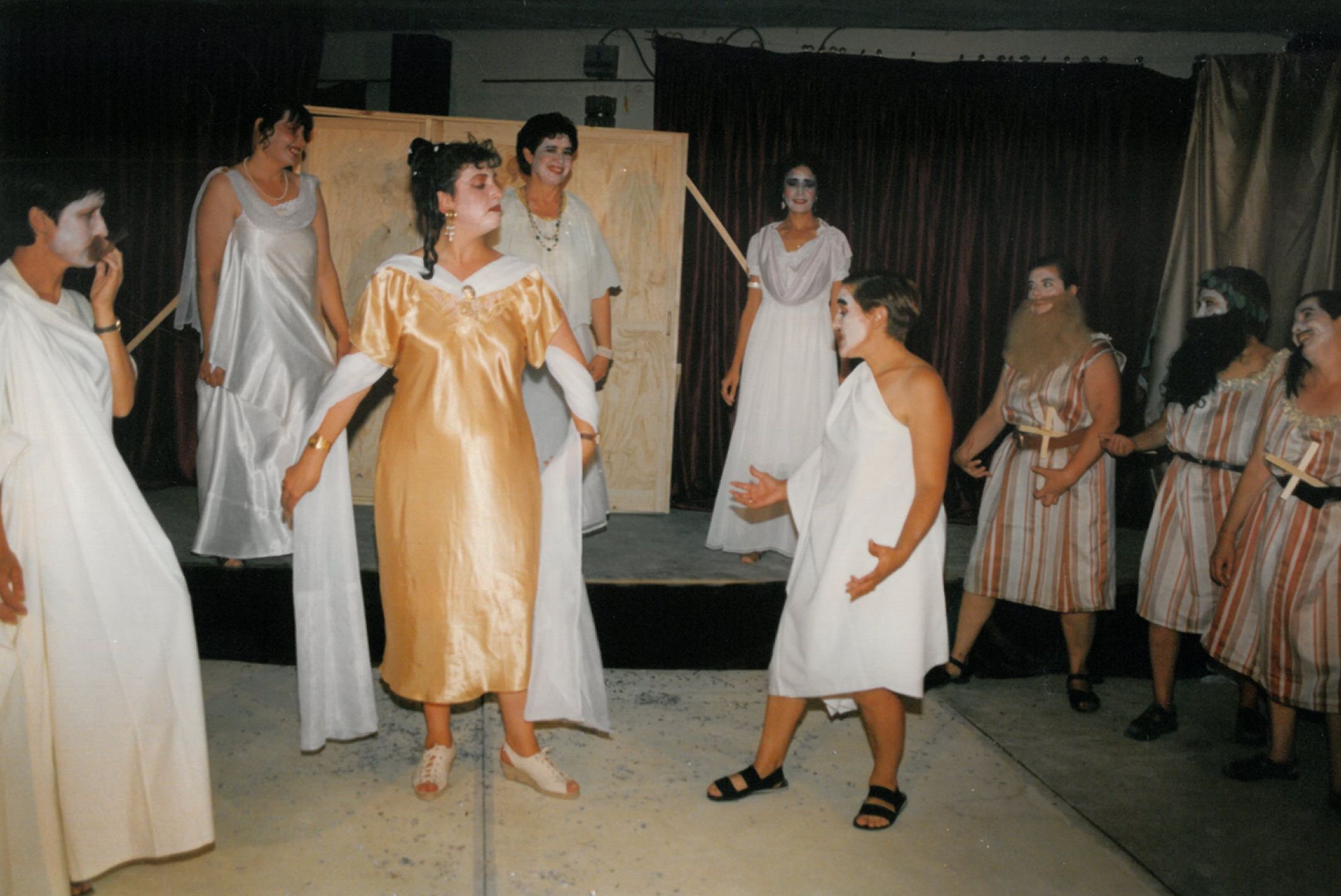 Grupo de teatro del municipio en plena actuación