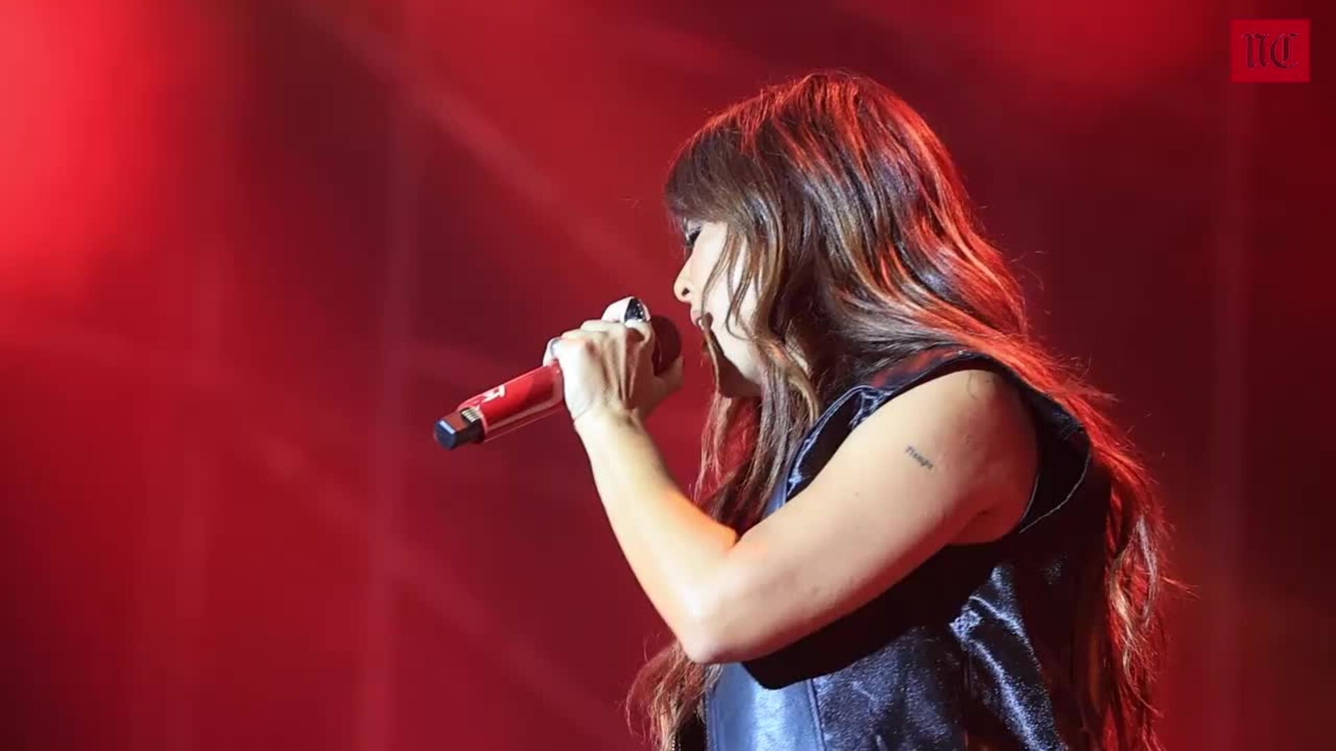 Vanesa Martín enamora en la Plaza Mayor de Valladolid