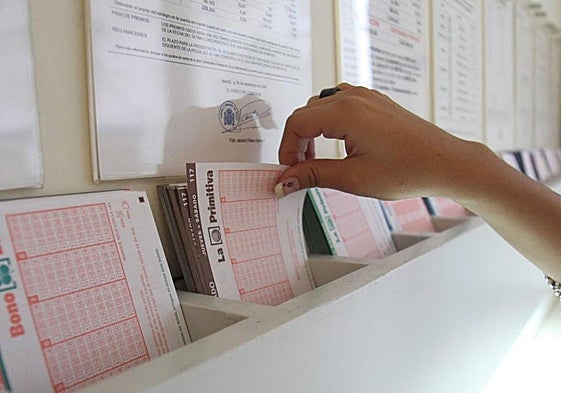 Papeletas de los diferentes sorteos de lotería.