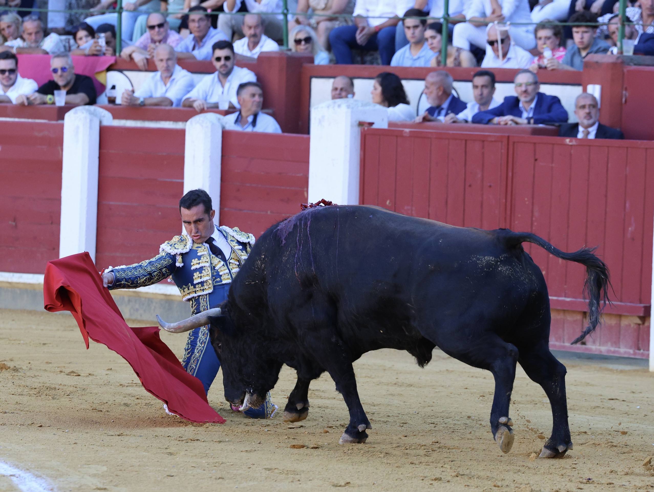 La corrida de El Fandi, Escribano e Ismael Martín, en imágenes