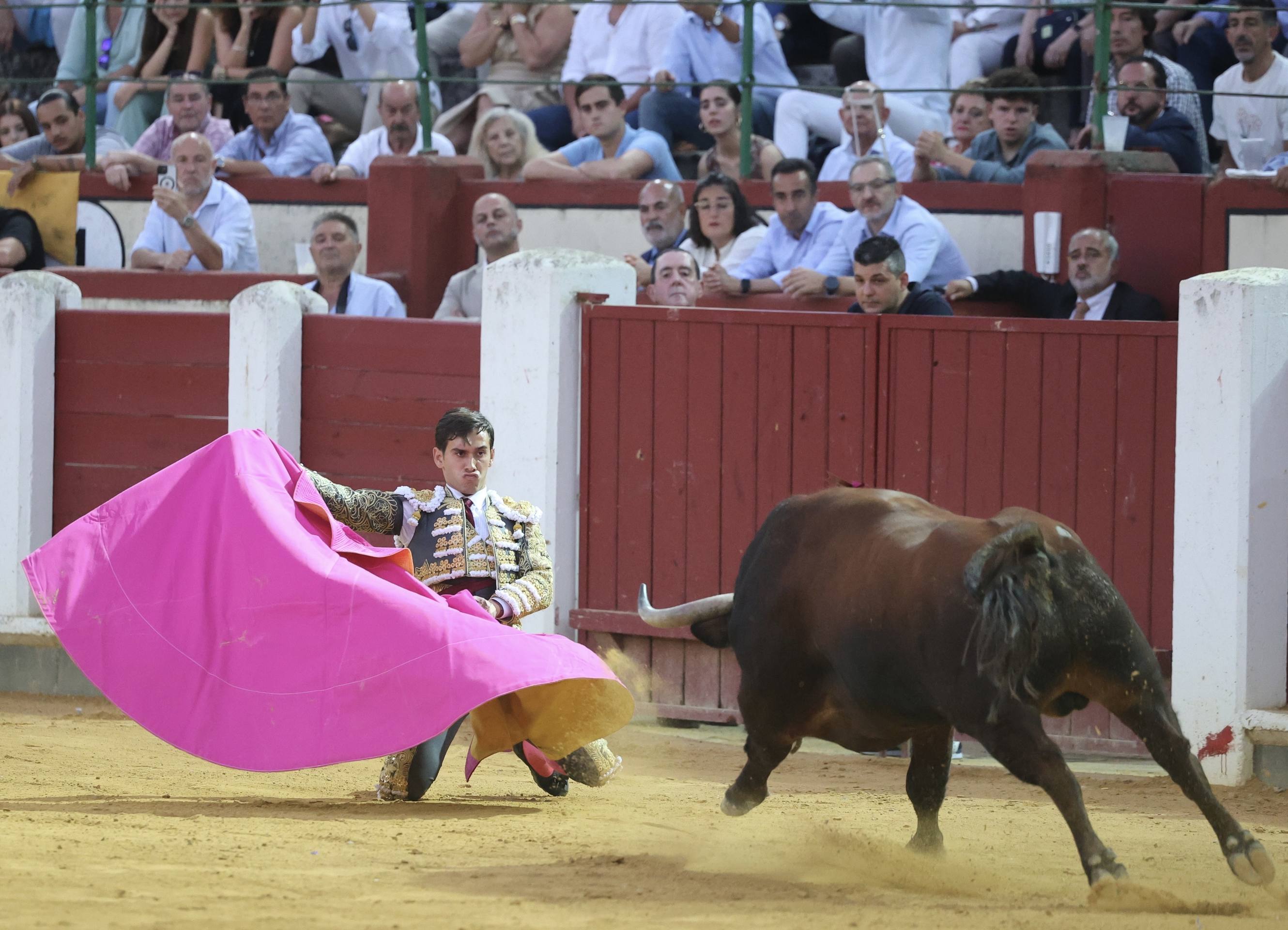 La corrida de El Fandi, Escribano e Ismael Martín, en imágenes