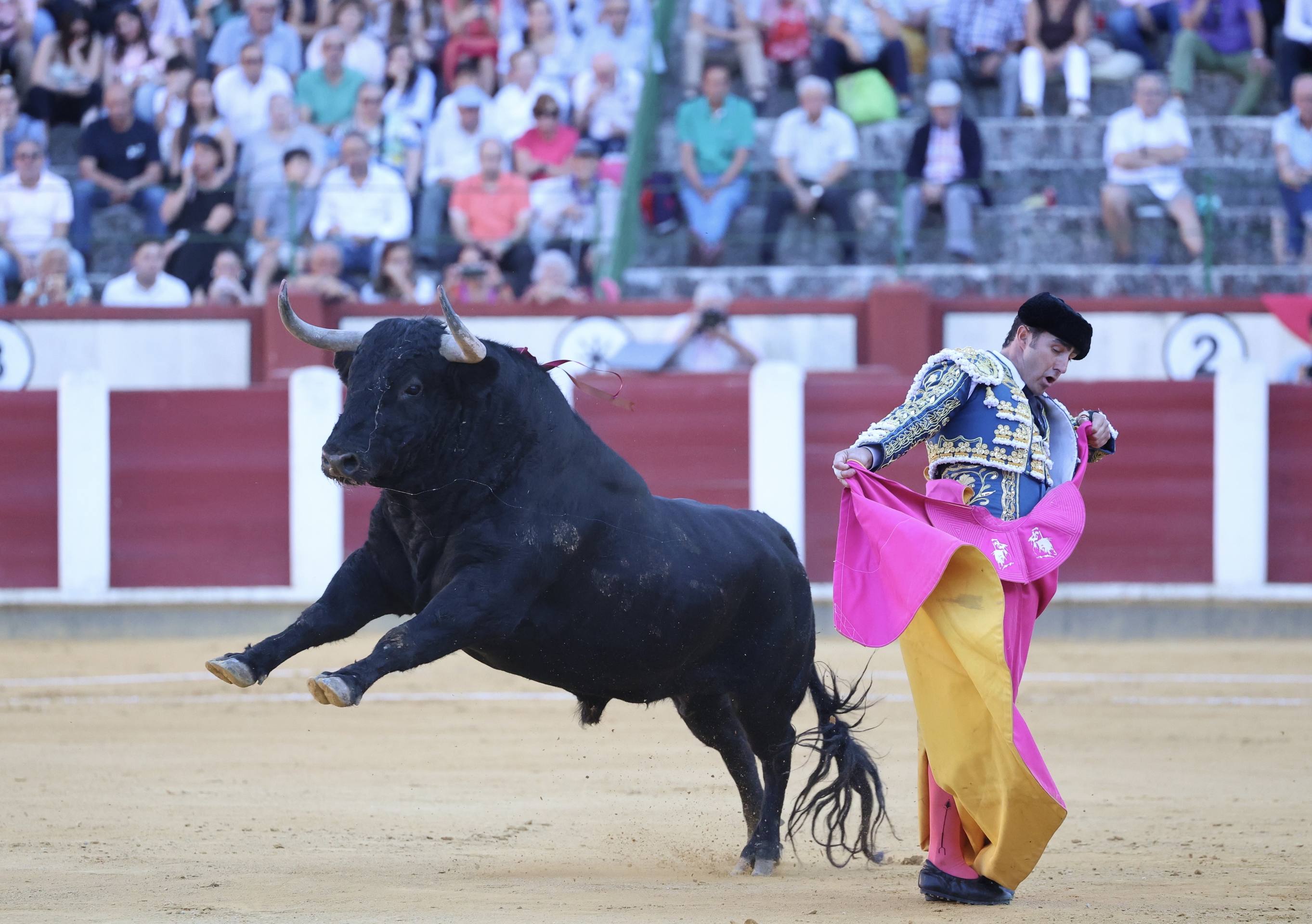 La corrida de El Fandi, Escribano e Ismael Martín, en imágenes
