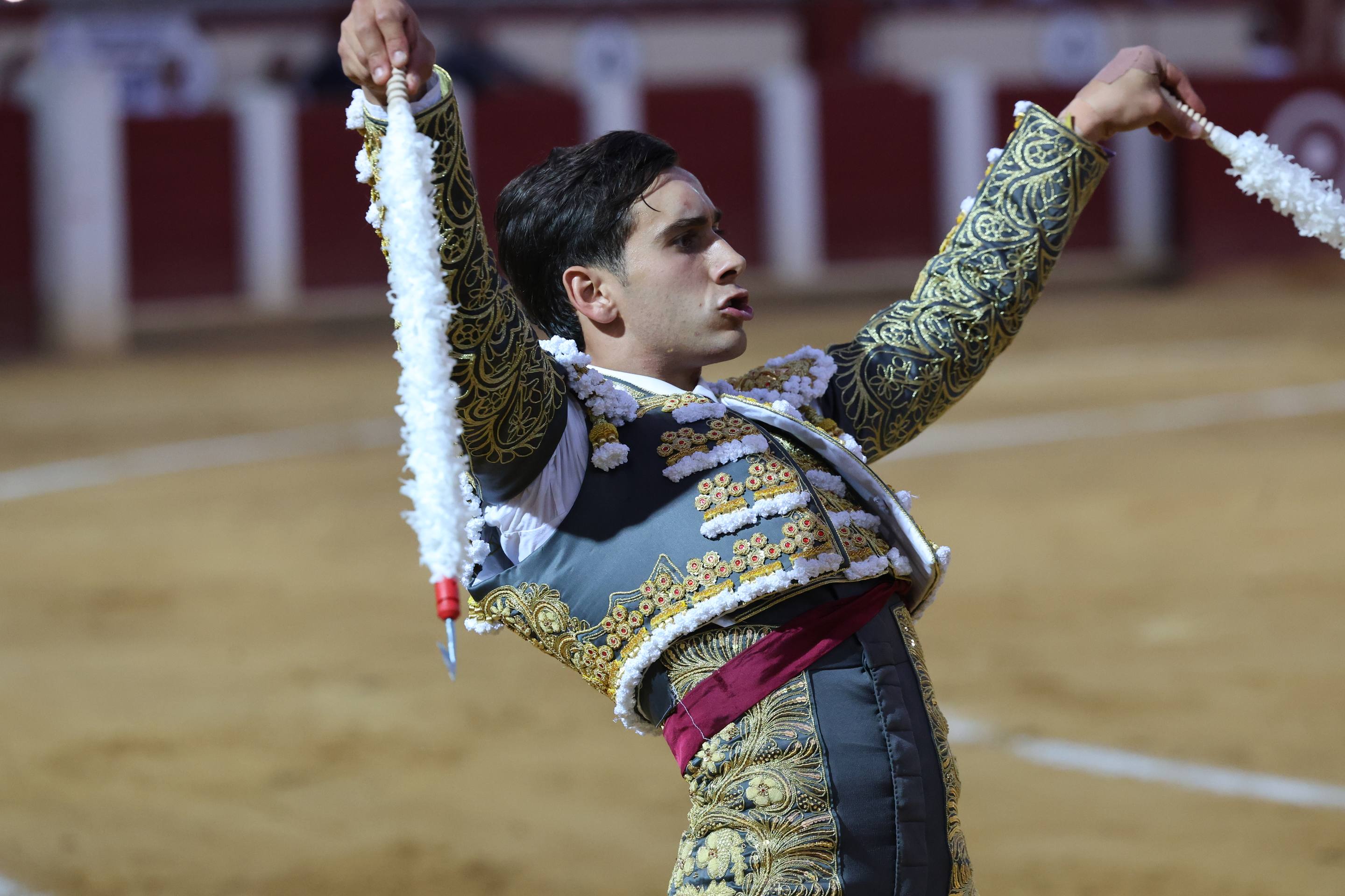 La corrida de El Fandi, Escribano e Ismael Martín, en imágenes
