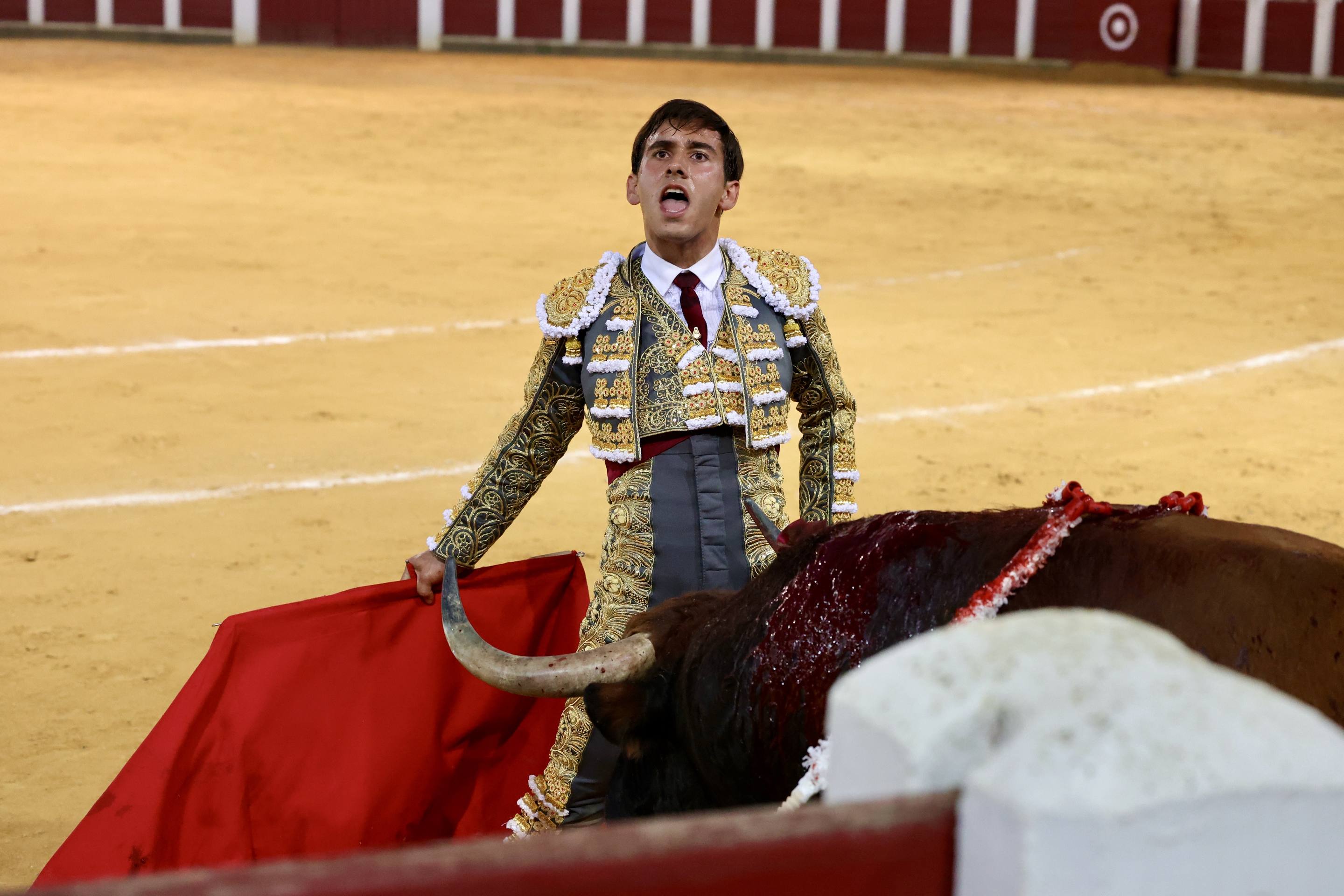 La corrida de El Fandi, Escribano e Ismael Martín, en imágenes