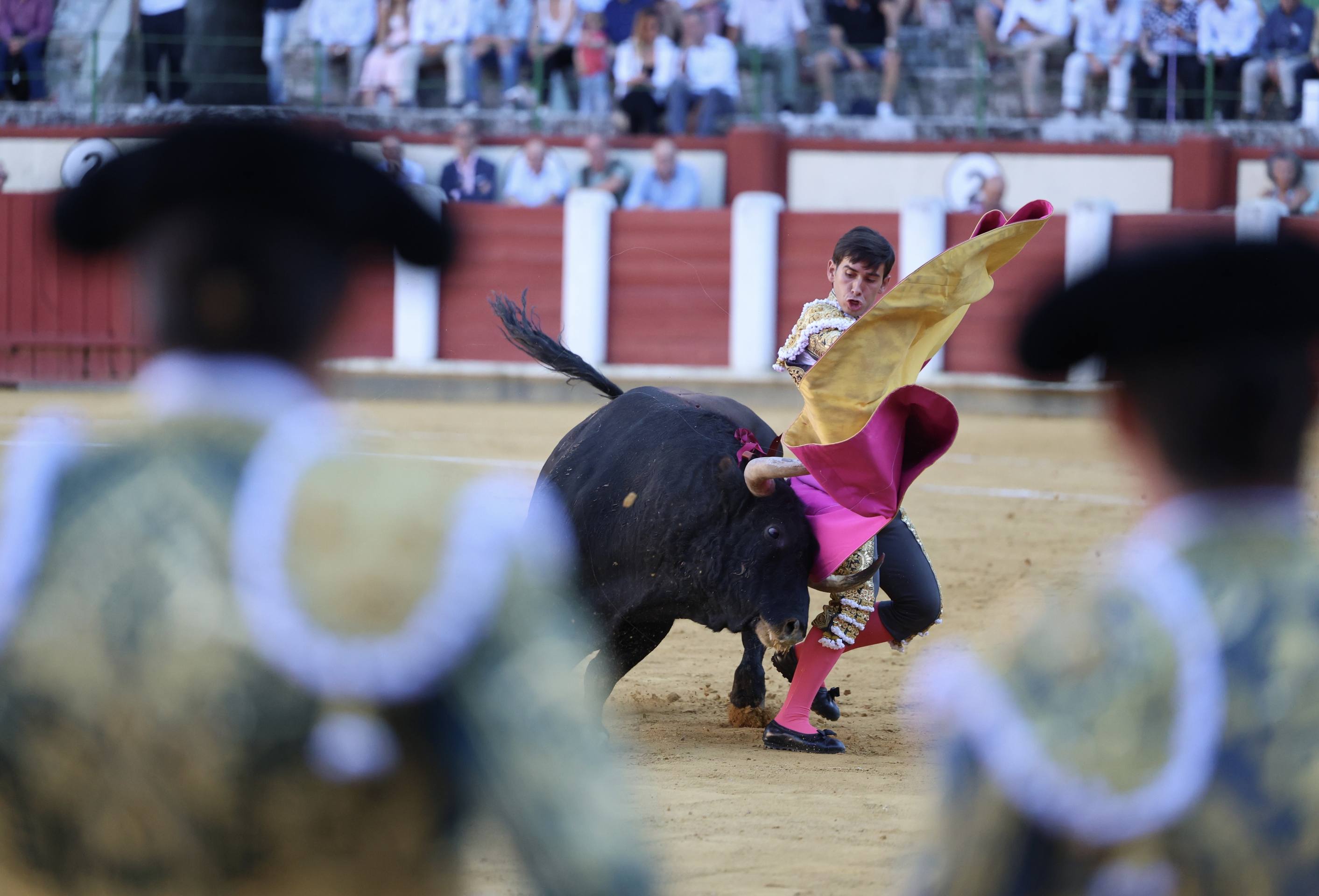 La corrida de El Fandi, Escribano e Ismael Martín, en imágenes